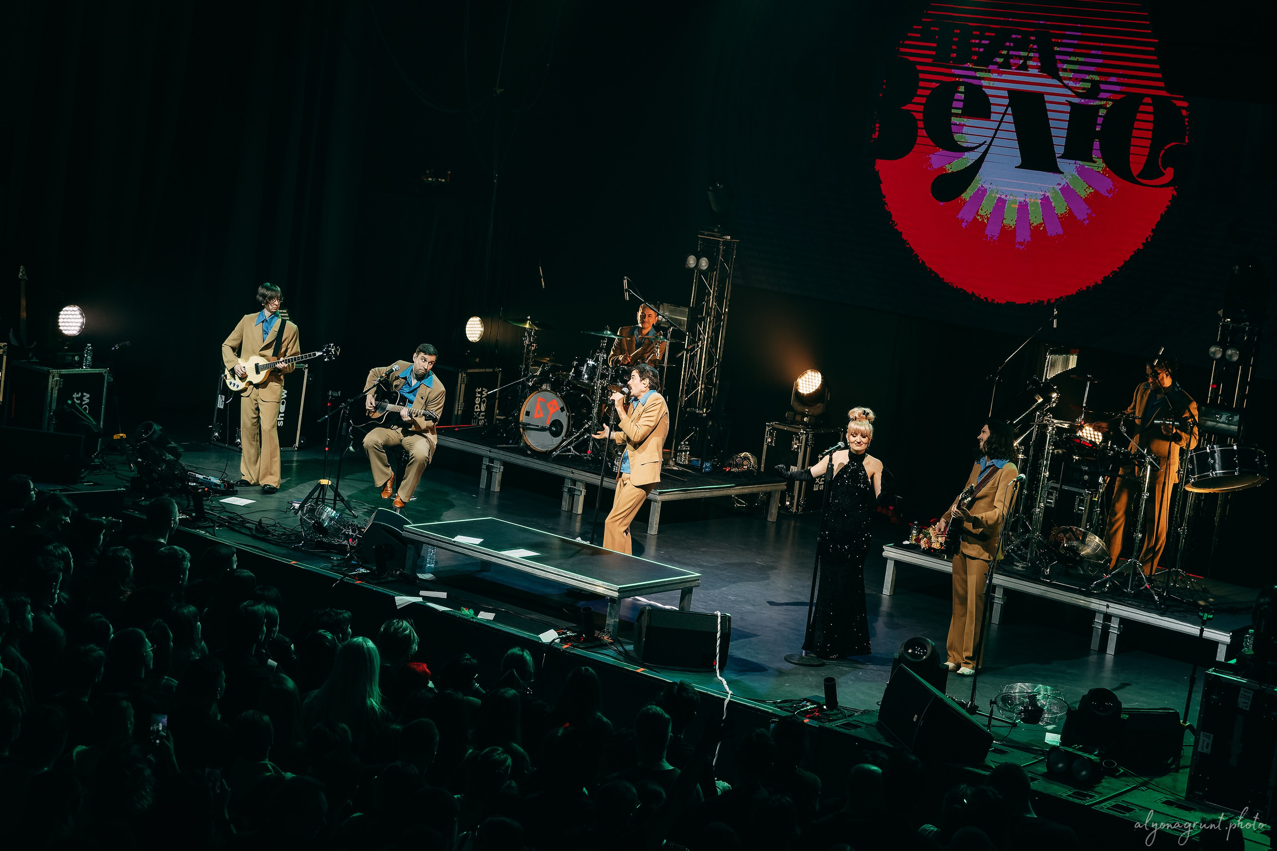 ВИА Велюр, фоторепортаж, СПб, BASE, 14.12.2025. Алена Адрианова: фотограф в Санкт-Петербурге