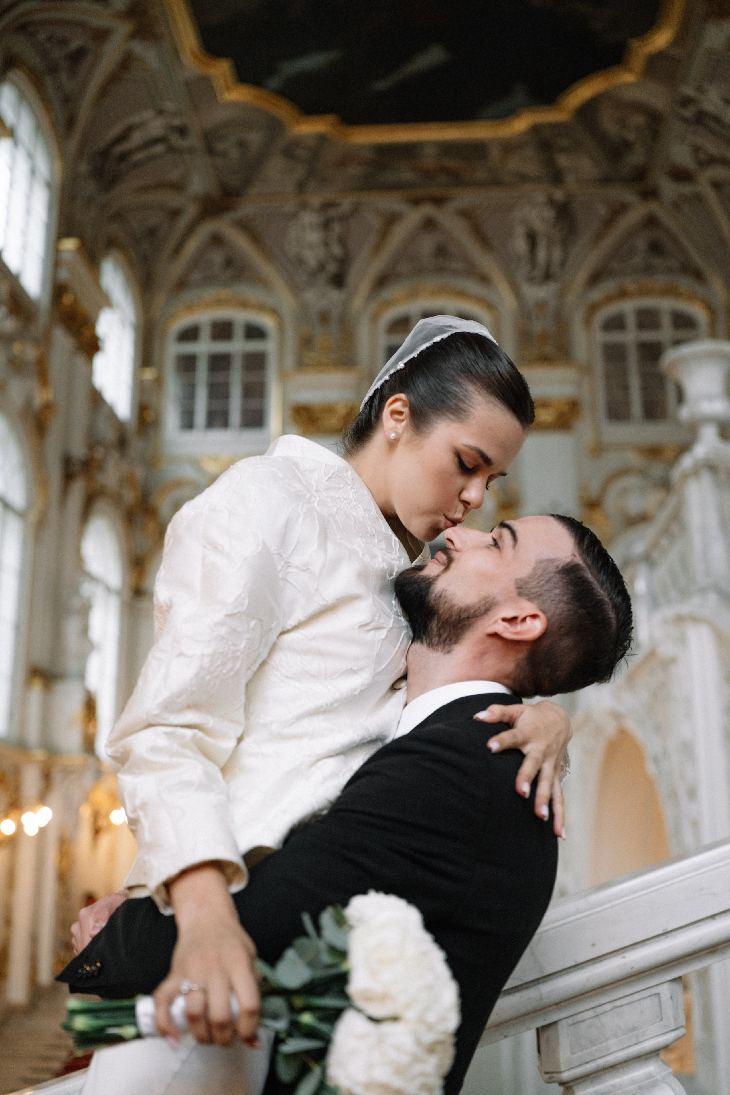 Свадебная фотосессия в Апреле в Петербурге. Свадебный фотограф Александр Невский в Санкт-Петербурге