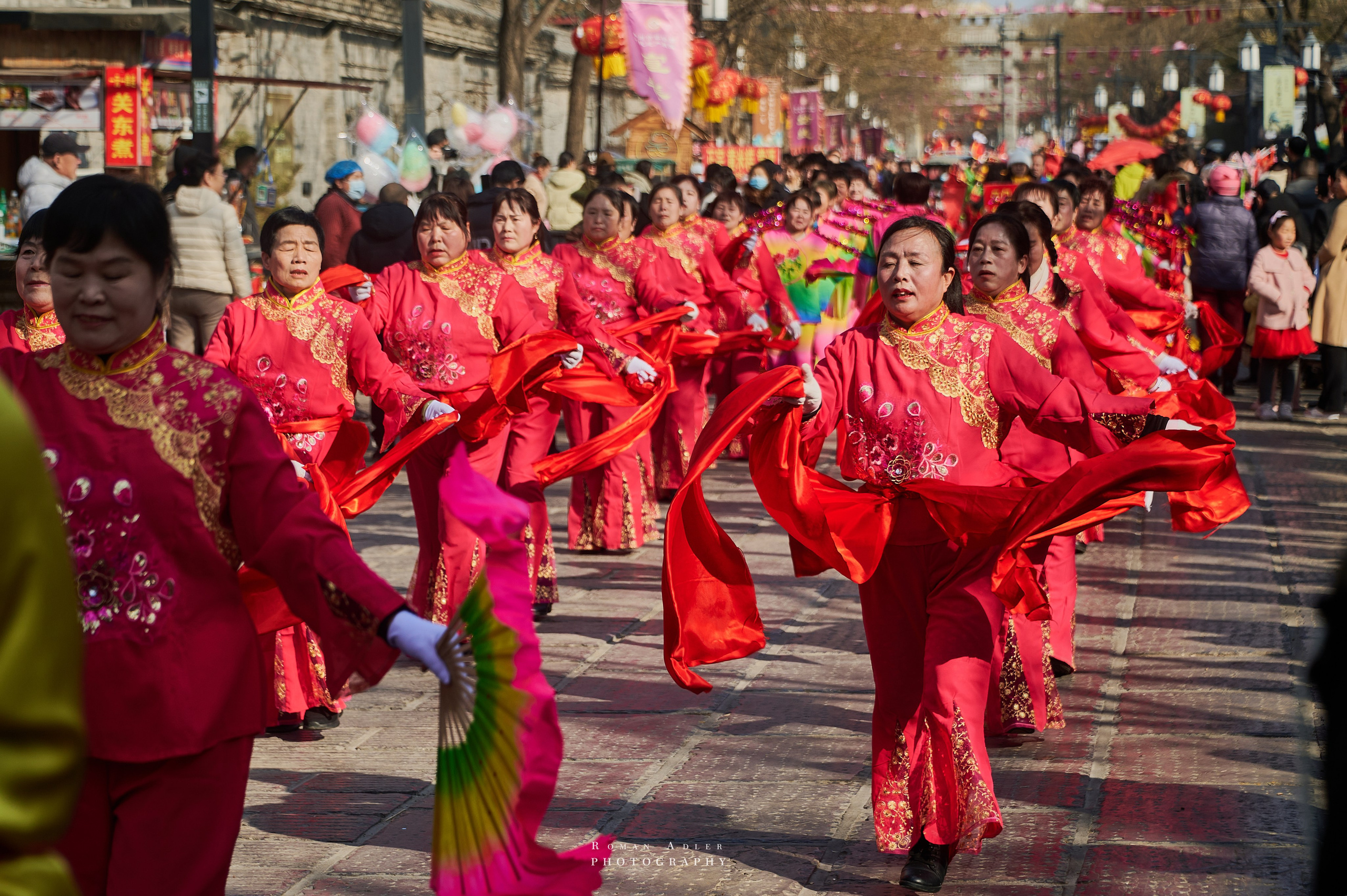 Новогодний парад в Цинчжоу. Китай. Фотограф Роман Адлер