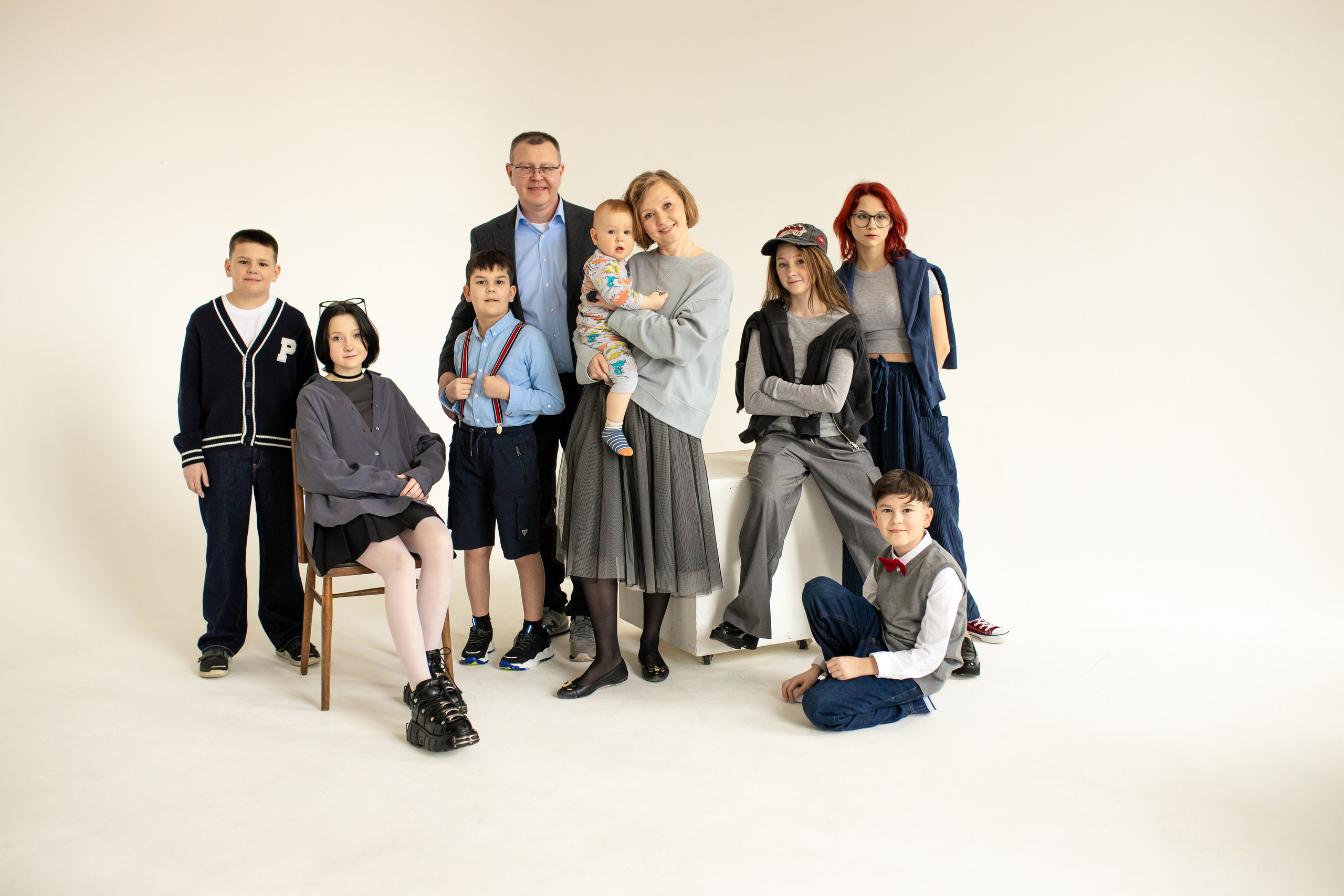 Семейная фотосессия на циклораме с естественным светом. Фотограф в Железнодорожном и Балашихе