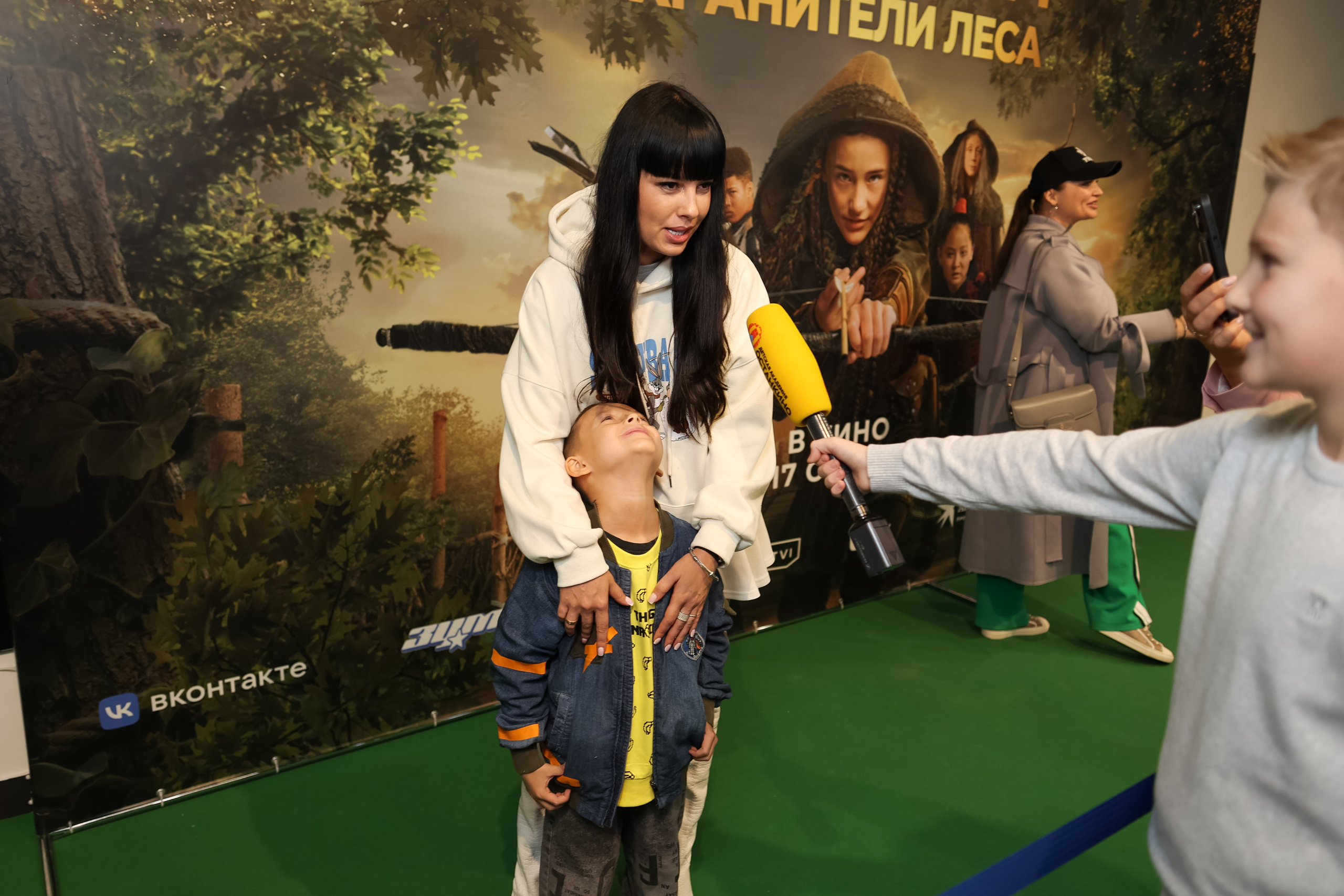 Школа «Останкино» на премьере Робин Гуд. Репортажный фотограф видеограф в Москве Ольга Плаксина