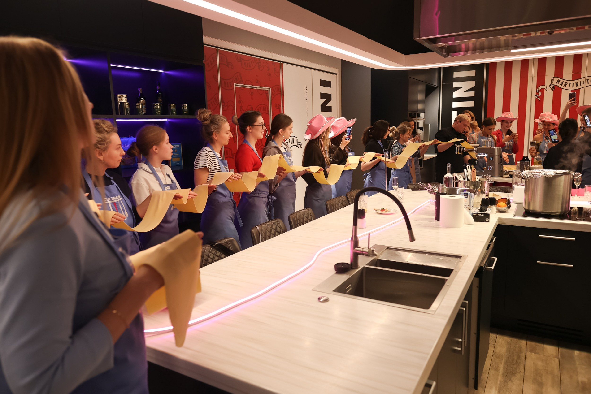 Вечеринка 8 марта в EventyOn. Репортажный фотограф видеограф в Москве Ольга Плаксина