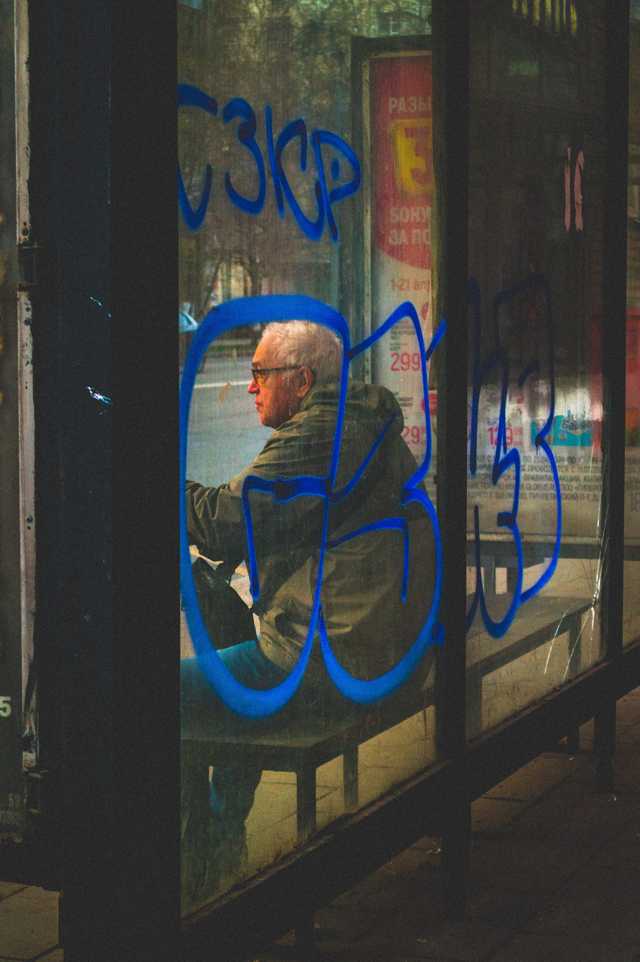 На телефоне. Den Mirov — Фотограф, Музыкант