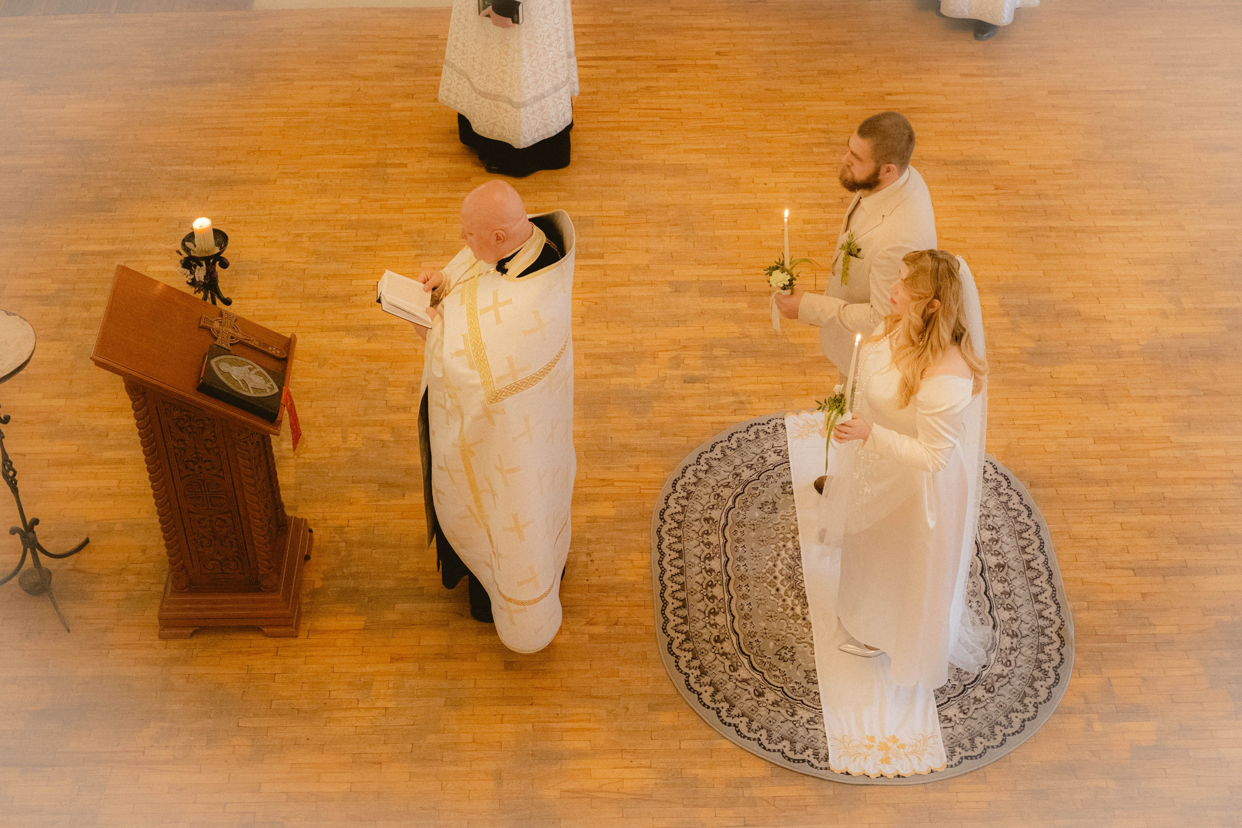 фотограф на венчание в деревянном храме в Нижнем Новгороде