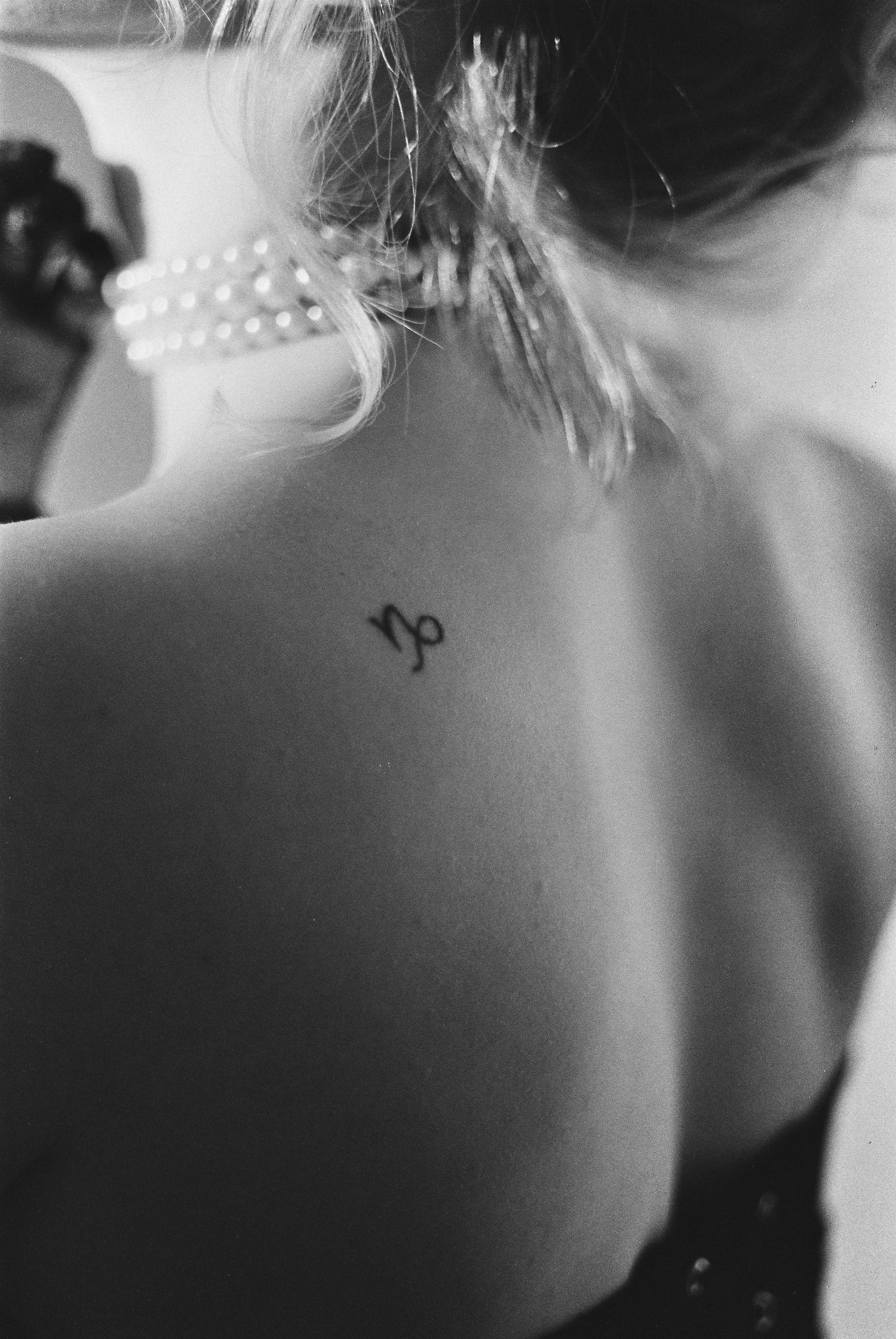 Актерский портрет на черной циклораме. Москва. Драматический свет и минимализм чб съемки создают интенсивный и timeless образ девушки.