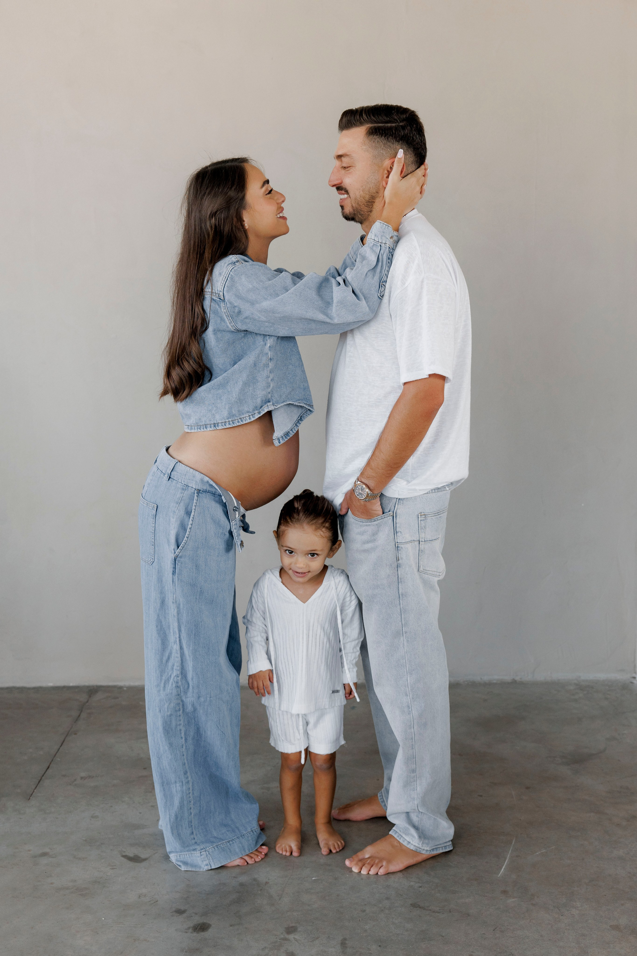Pregnancy photoshoot inside the studio in Tel Aviv. Главная