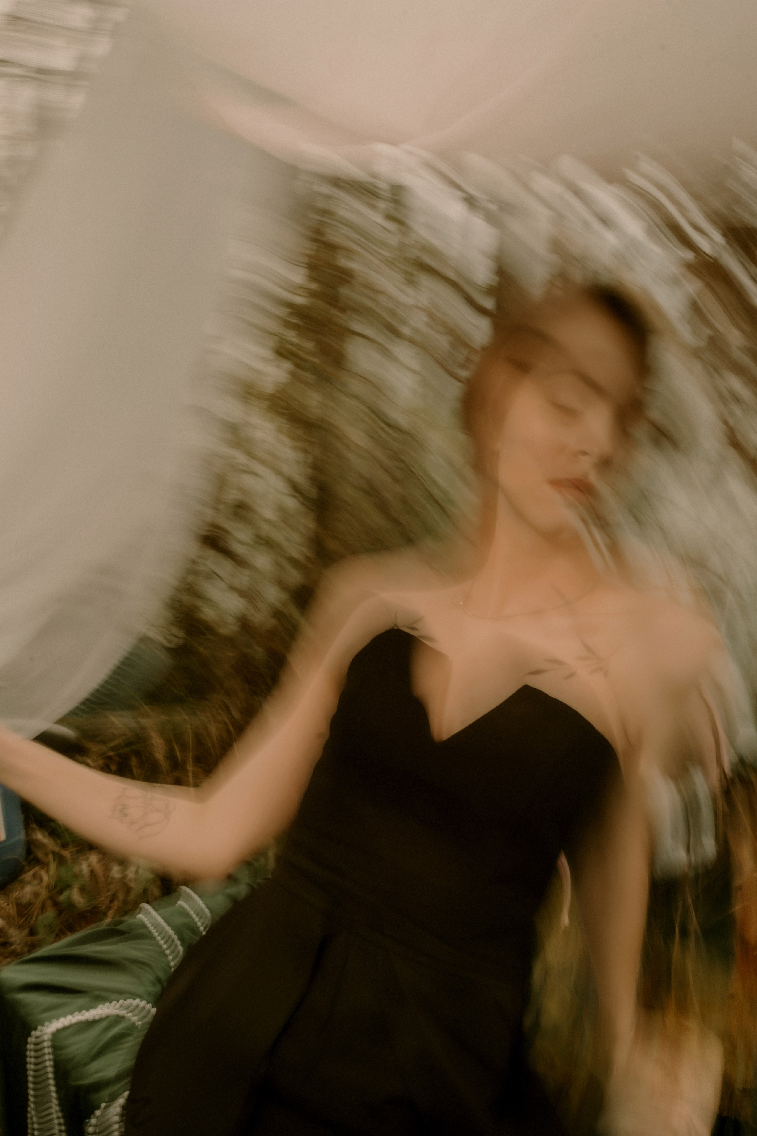 Дарья в теплице. Свадебный и индивидуальный фотограф в Суворове Клюева Мария