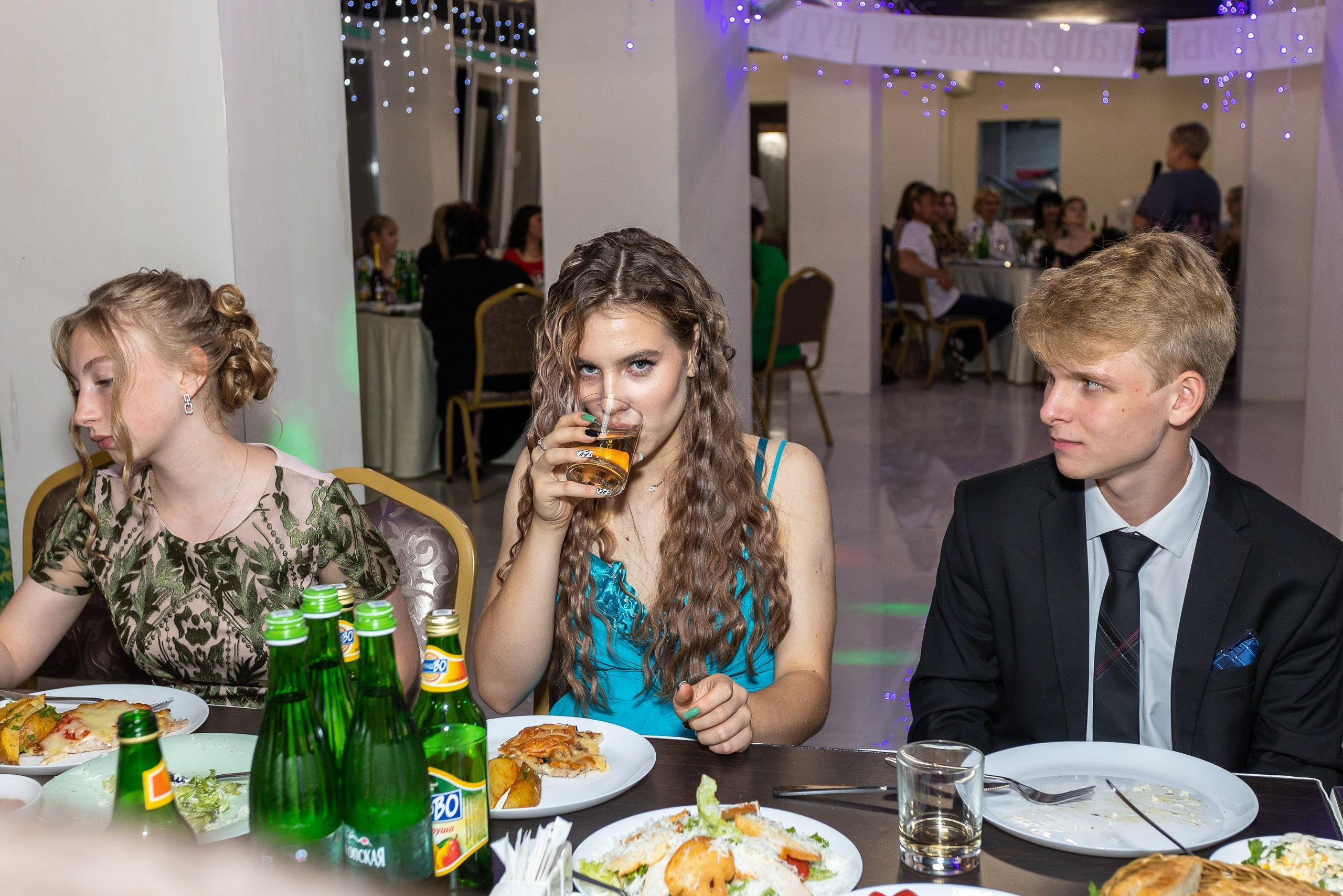 Вручение аттестата и выпускной вечер. Выпускные альбомы Майкоп, Краснодар Елена Золотарева