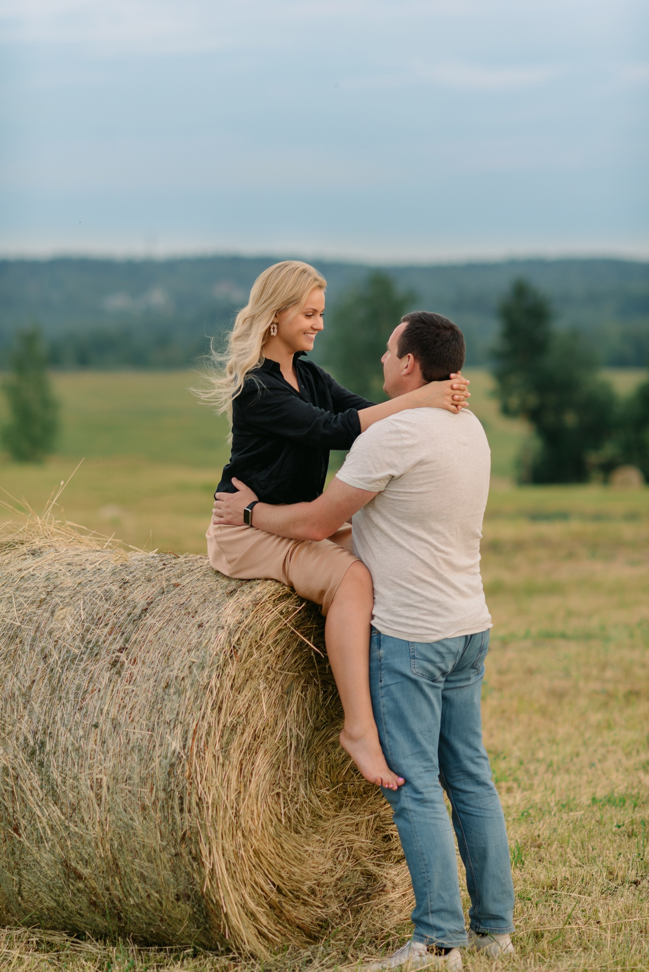 Фотосессия в стогах. Фотограф Юлия Кондратьева