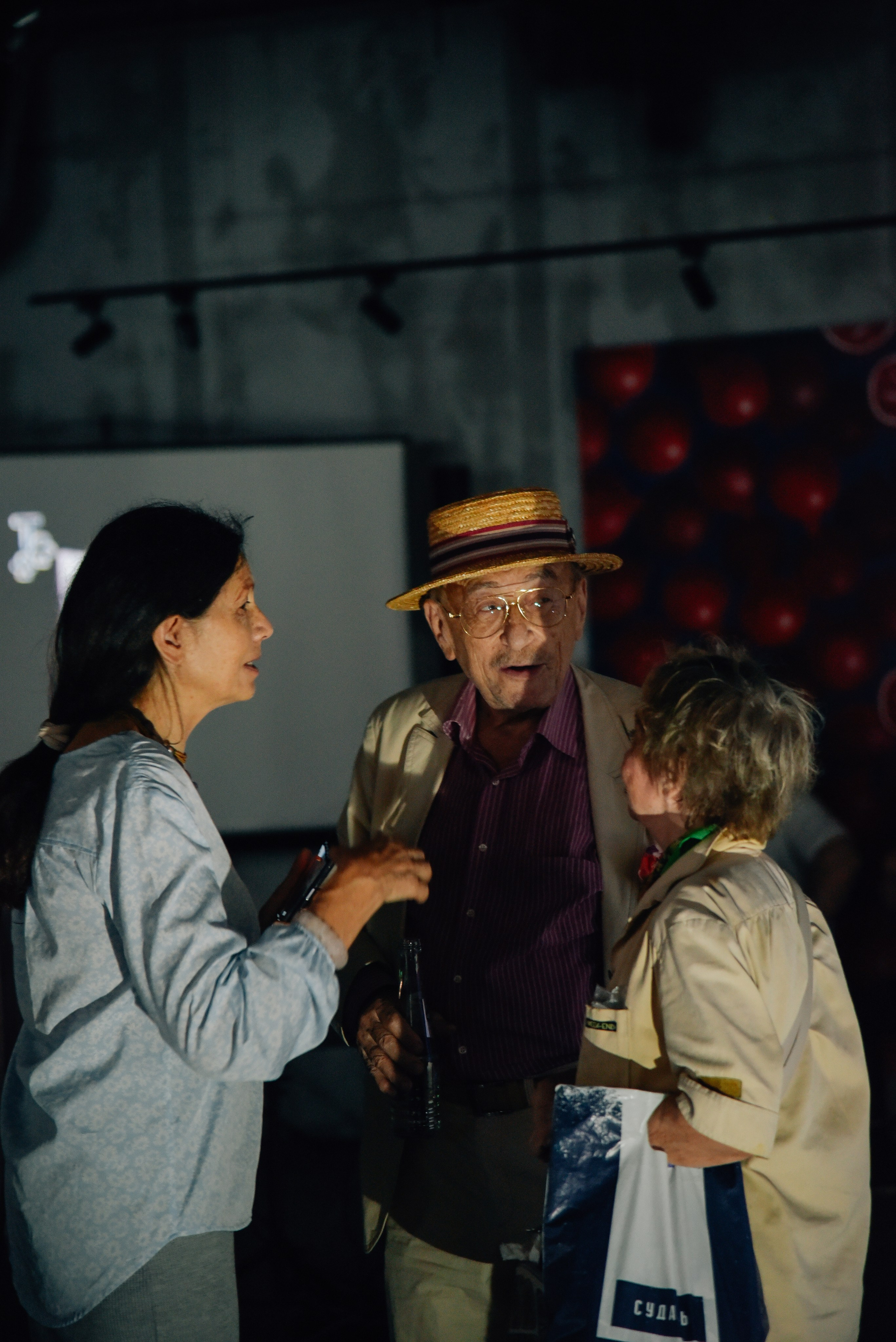 Александр Дильбази Игра взглядов в гранатовом саду. Фотограф Лола Волна, город Москва