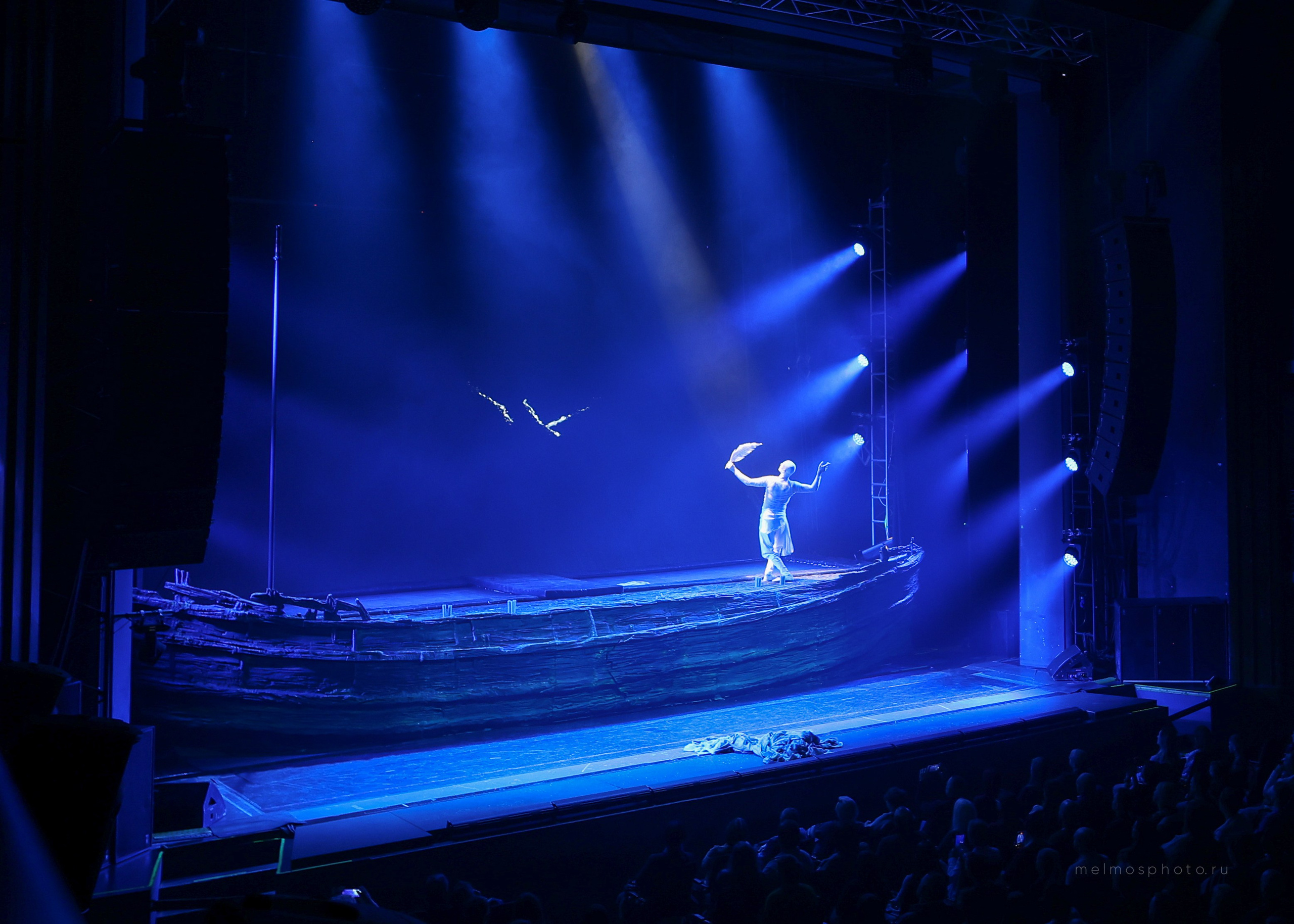 АНТИГРАВИТАЦИЯ. Репортажный, архитектурный, театральный и файн-арт фотограф Лена Мельникова в Москве