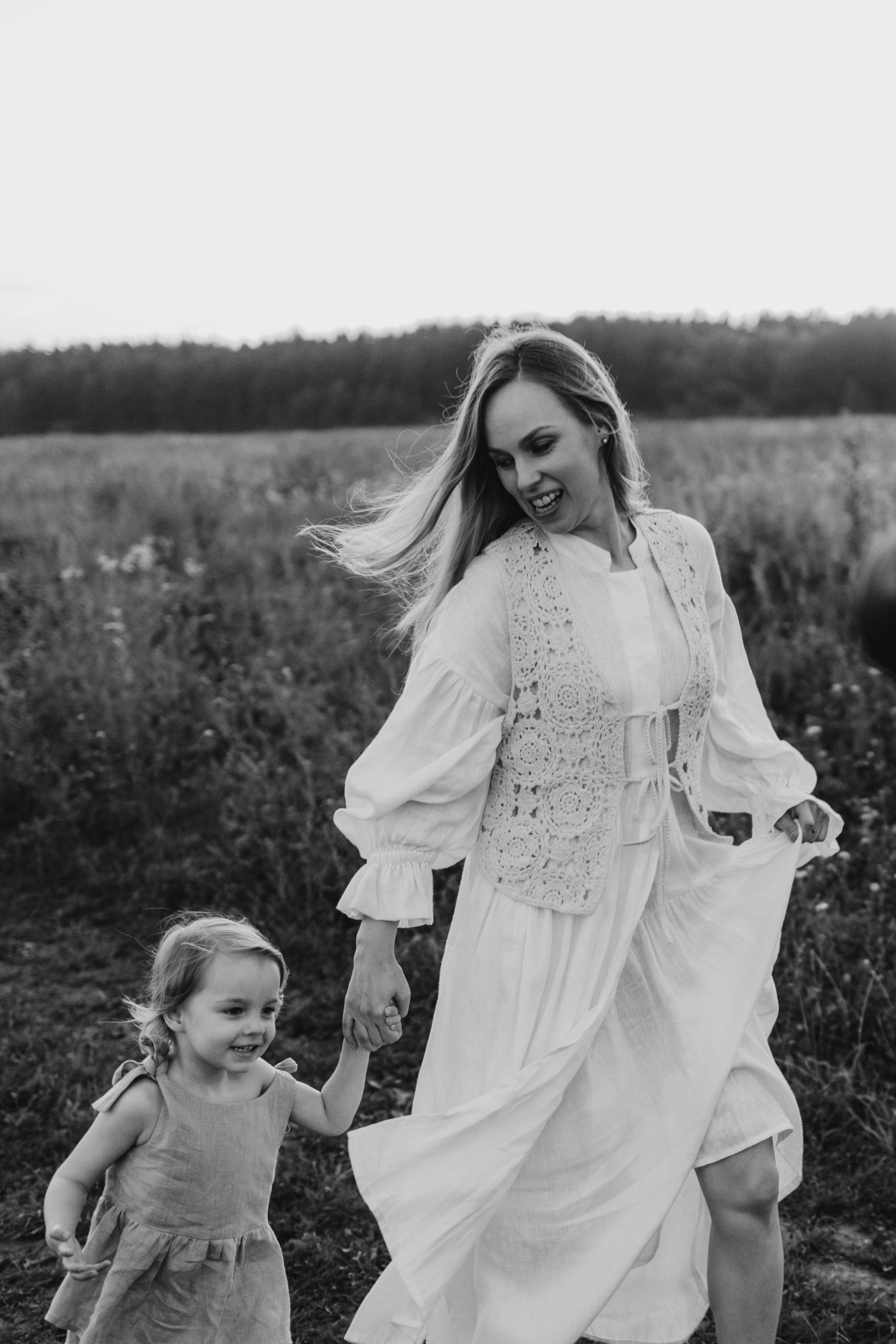 Семейная фотосессия в поле. Семейный фотограф в Москве Марина Петра