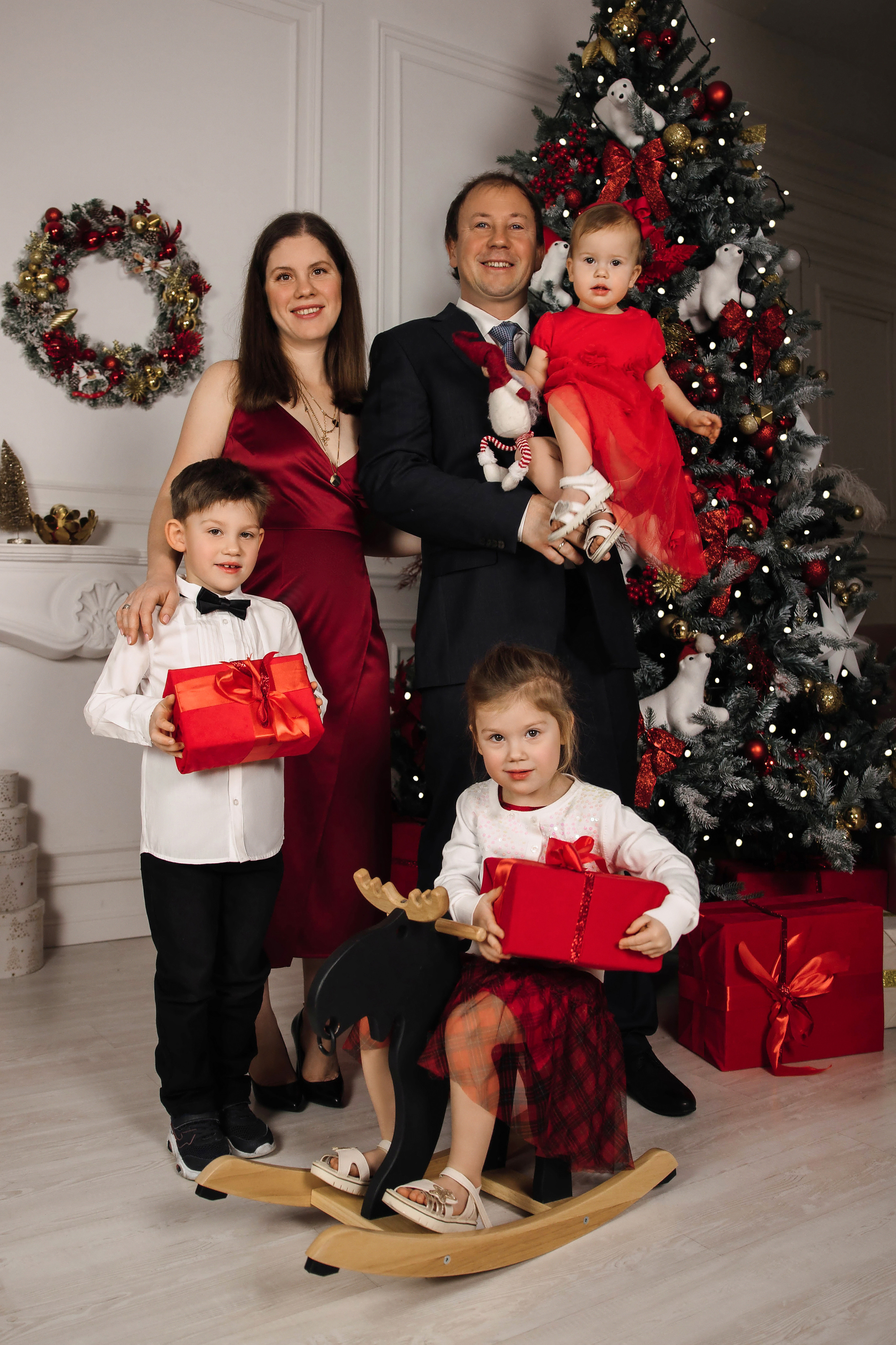 Новогодняя семейная съемка в фотостудии. Контент фотограф в Москве и области Елена Кулакова