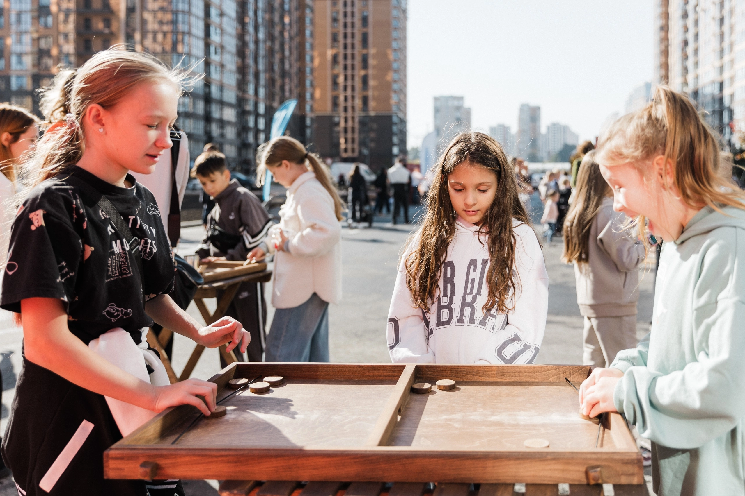 Крафтовые игры (настольные деревянные игры) в аренда на мероприятие. Инсталаб Краснодар фото и видео интерактивы на ваше мероприятие