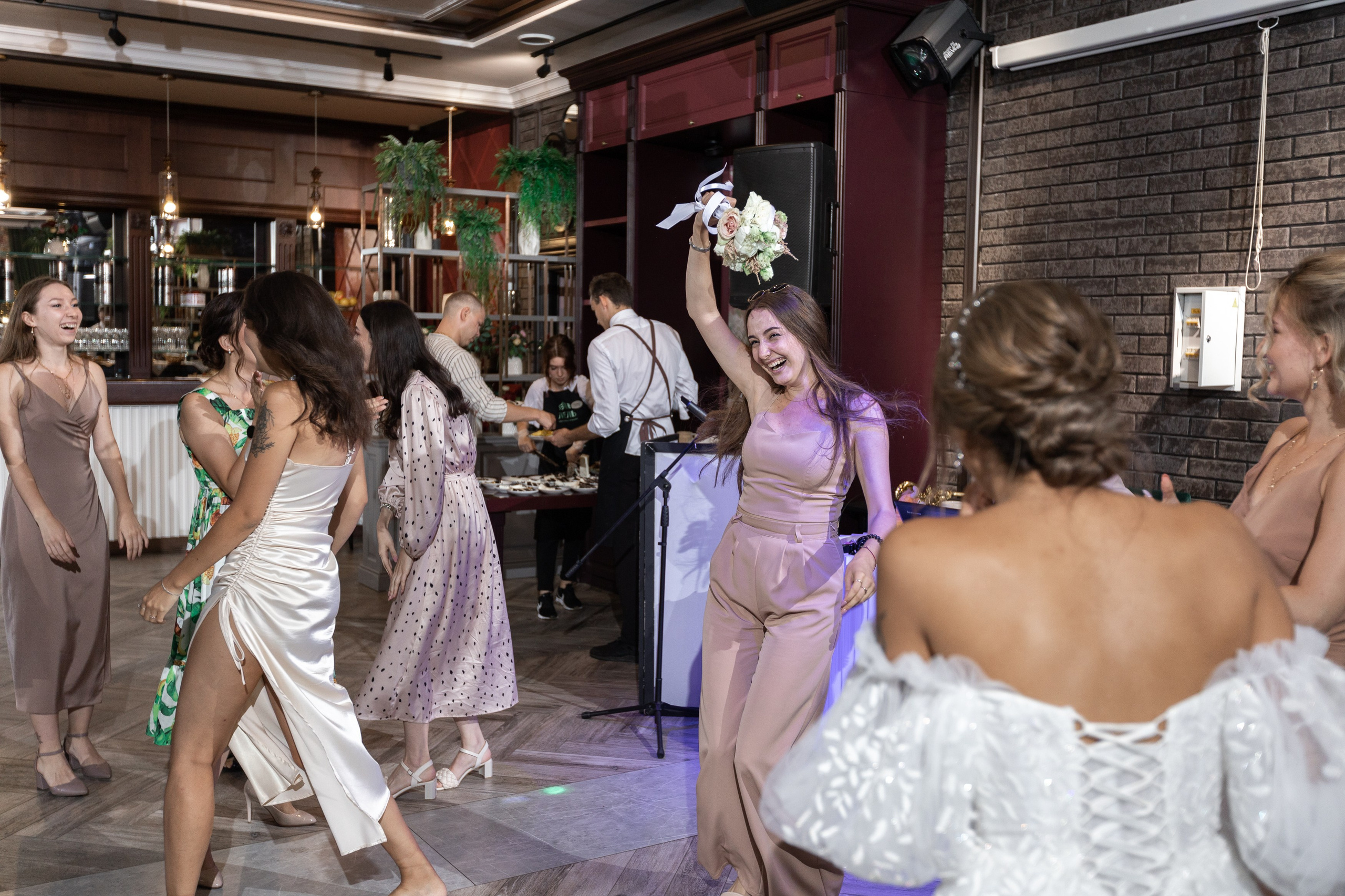 Свадебный фотограф Уфа — Руслан ГабдлисламовЖивые эмоции, красивые кадры, воспоминания на всю жизнь.Работаю по всей Республике Башкортоста. Свадебный фотограф Уфа Руслан Габдлисламов