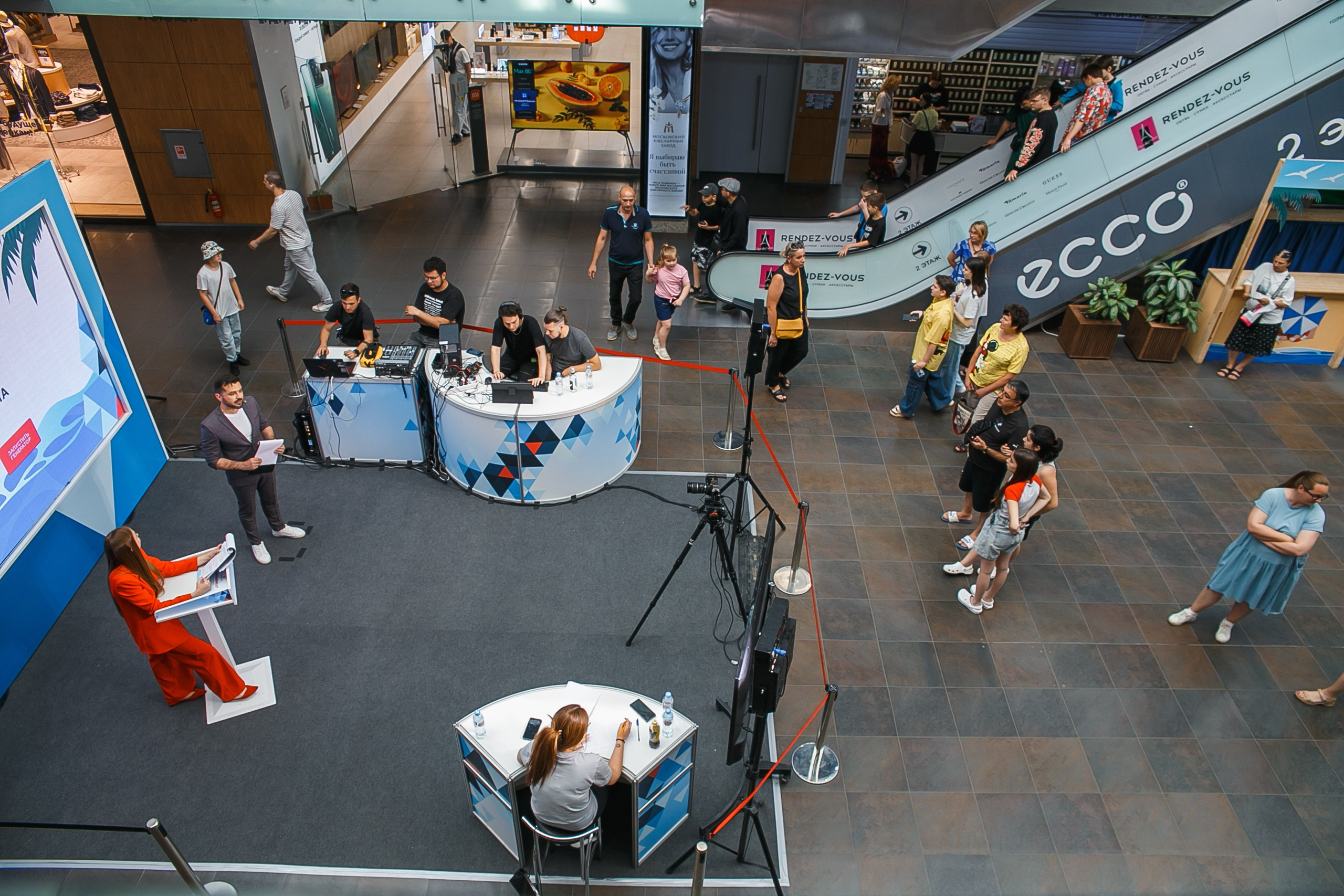 Розыгрыш подарков в ВТЦ. Событийный фотограф Максим Бескоровайновнов