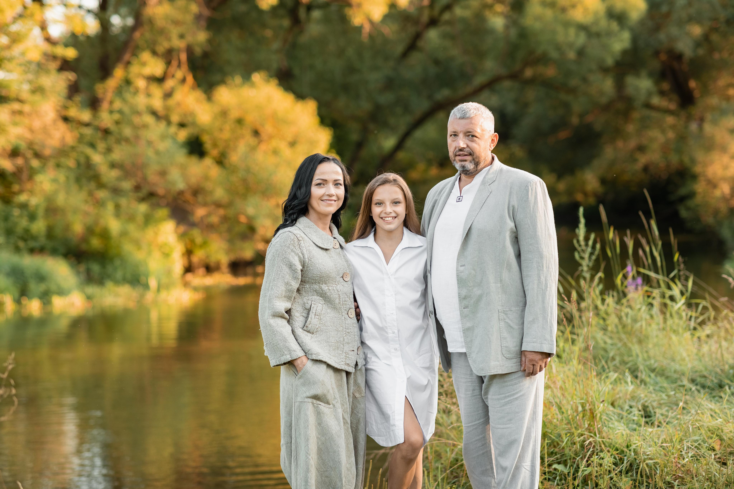 Софья и Василиса в заснеженном парке. Женский семейный фотограф Тула Москва Захарова Анна