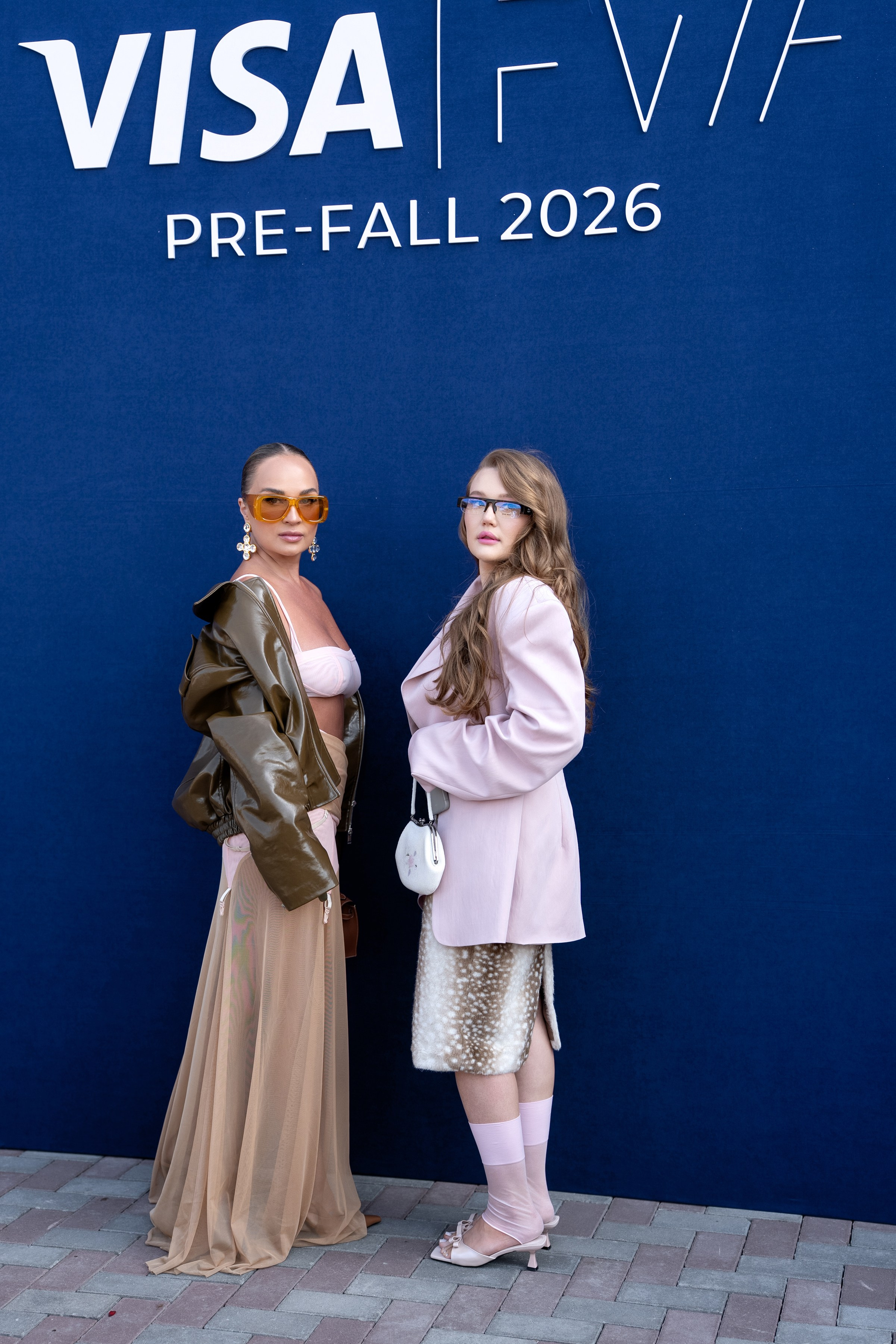 Visa Fashion Week Almaty Pre-Fall 2026 April StreetStyle Day 1. Сайт Алматинского НЮ АРТ, будуар и фэшн фотографа Дениса Карпенко