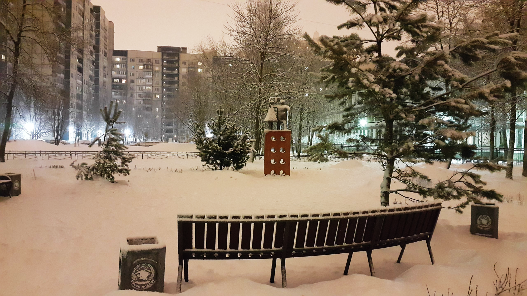 Молодая Семья/ СПБ / Сквер Семьи / Авиаконструкторов 13 / 2016. Художник — скульптор Антонина Фатхуллина