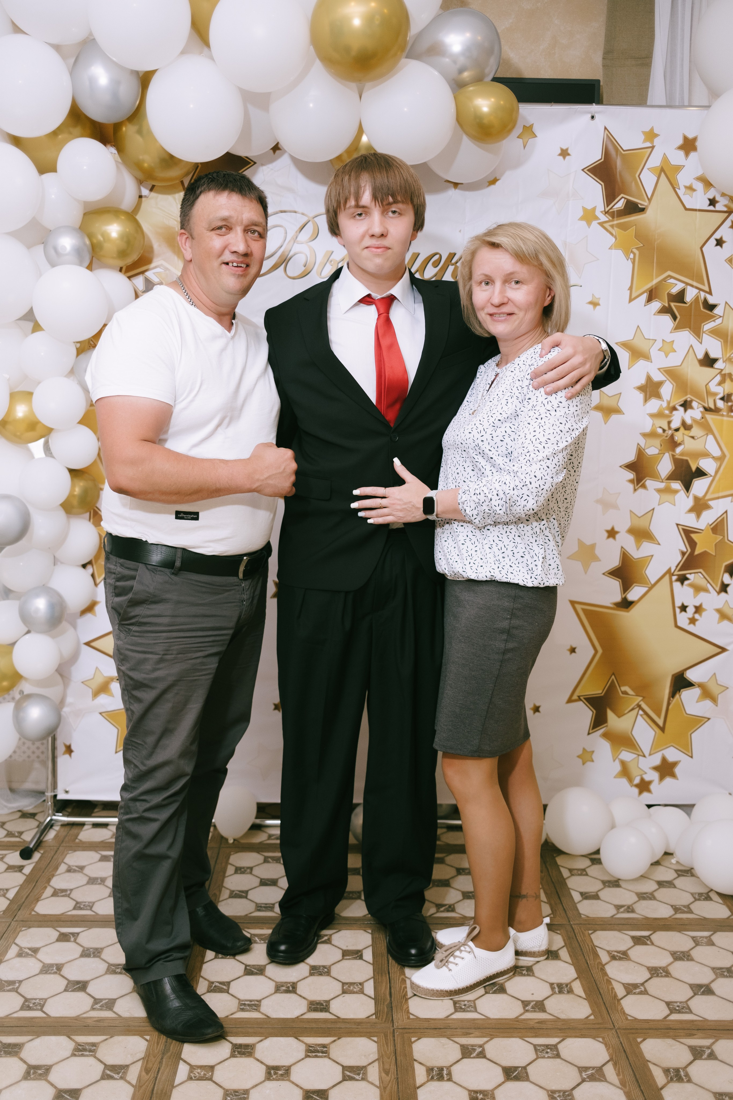 Выпускной школа 33. Свадебный и репортажной фотограф Денис Ожигин в Краснодаре и Краснодарском крае