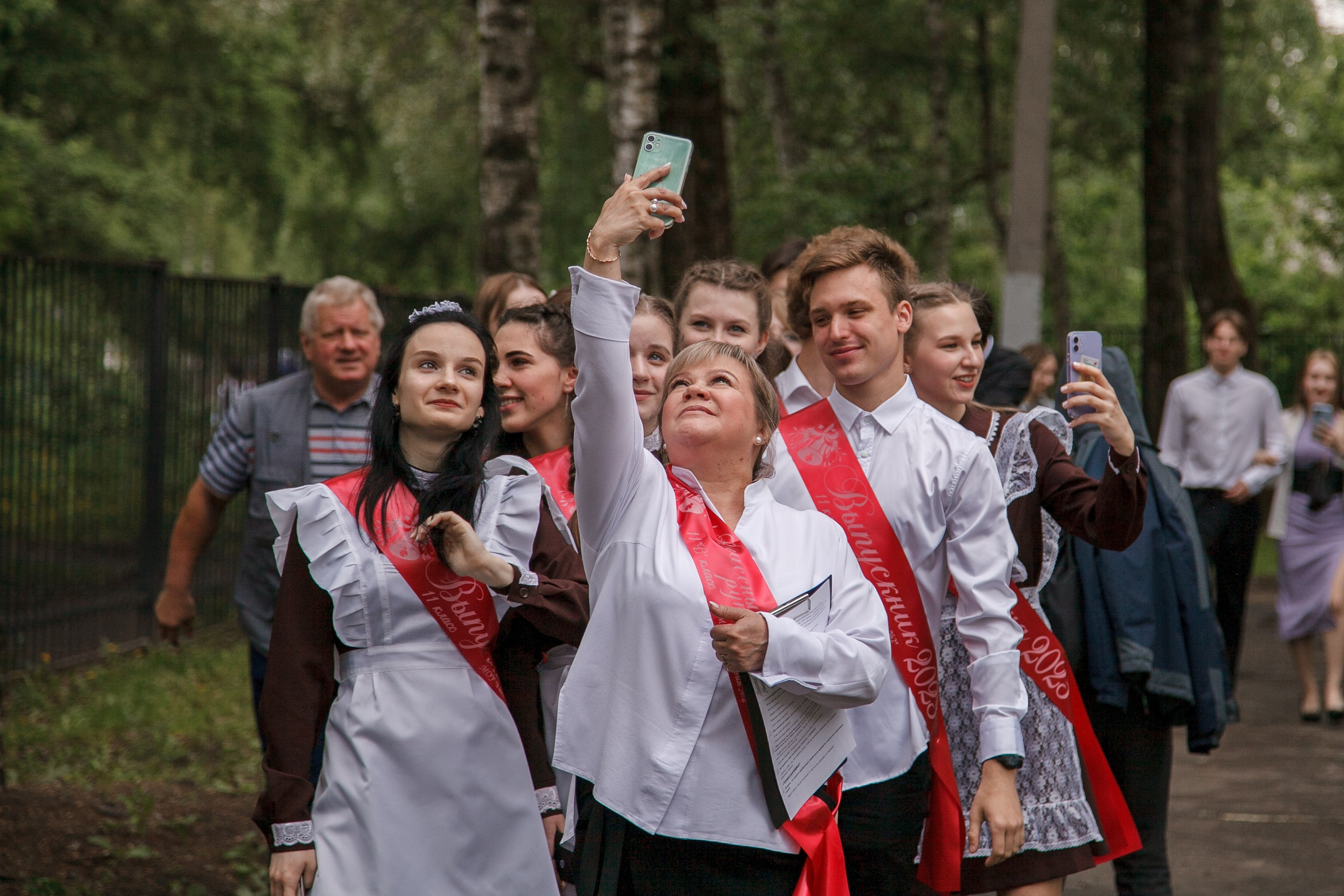 Последний звонок. Ирина Коновалова школьный фотограф. Выпускные альбомы Ярославль
