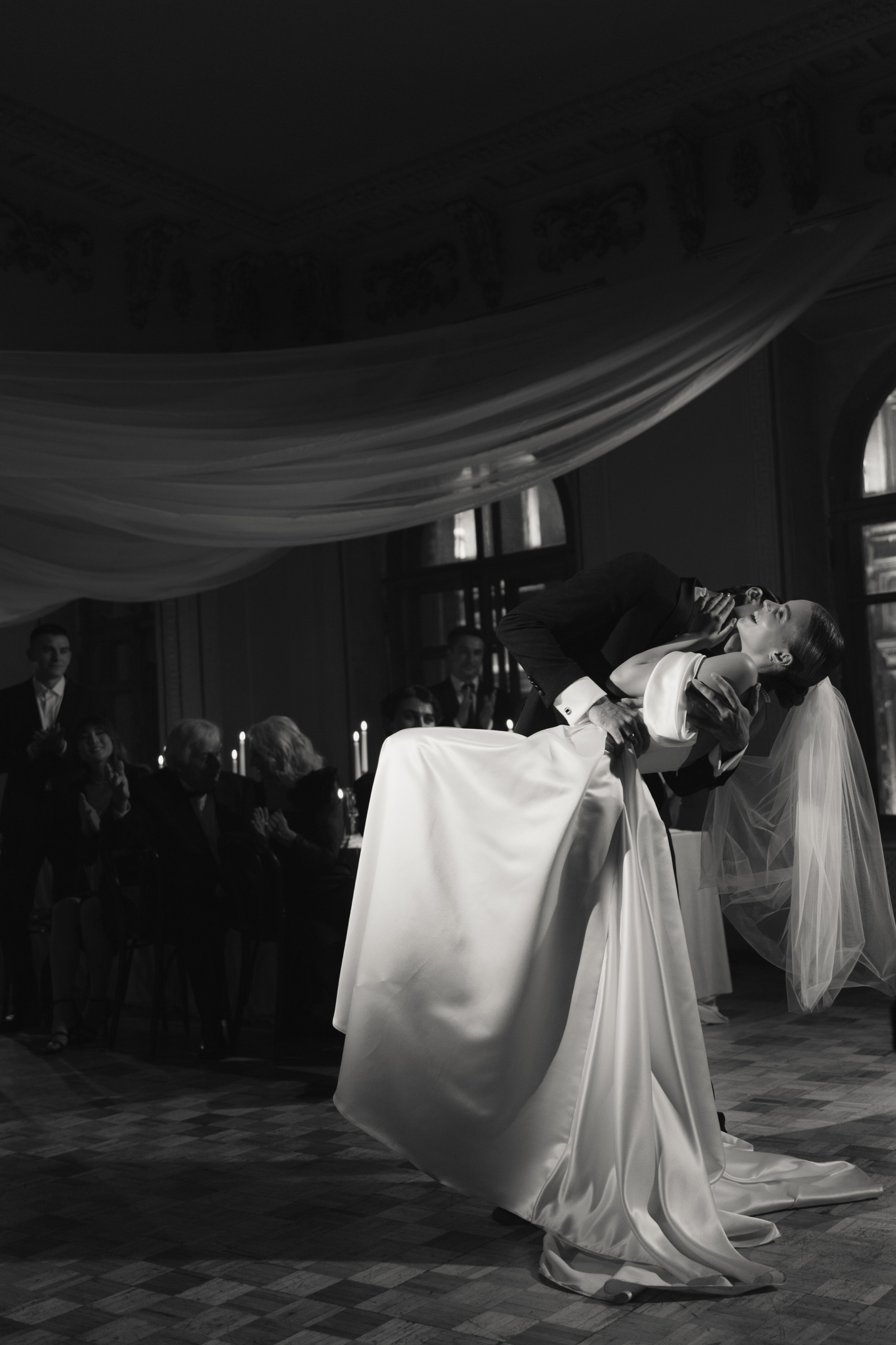 Камерный свадебный ужин при свечах в старинном особняке в фотостудии 21. Kult. Ярослава Ерина — свадебный фотограф в Москве