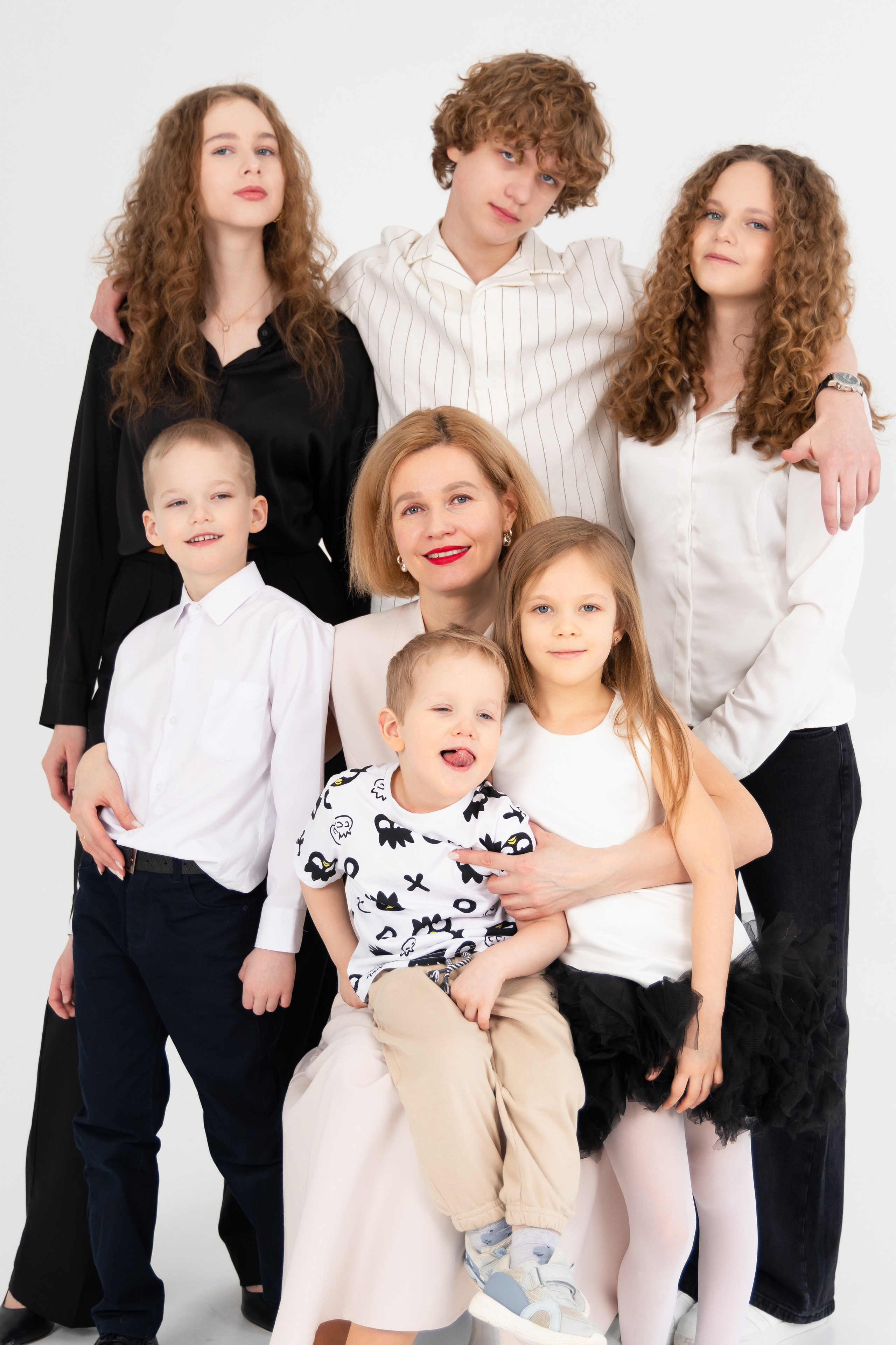Давыдовых много не бывает! Семейная фотосессия в студии. Фотограф в Екатеринбурге Пойгина Елена