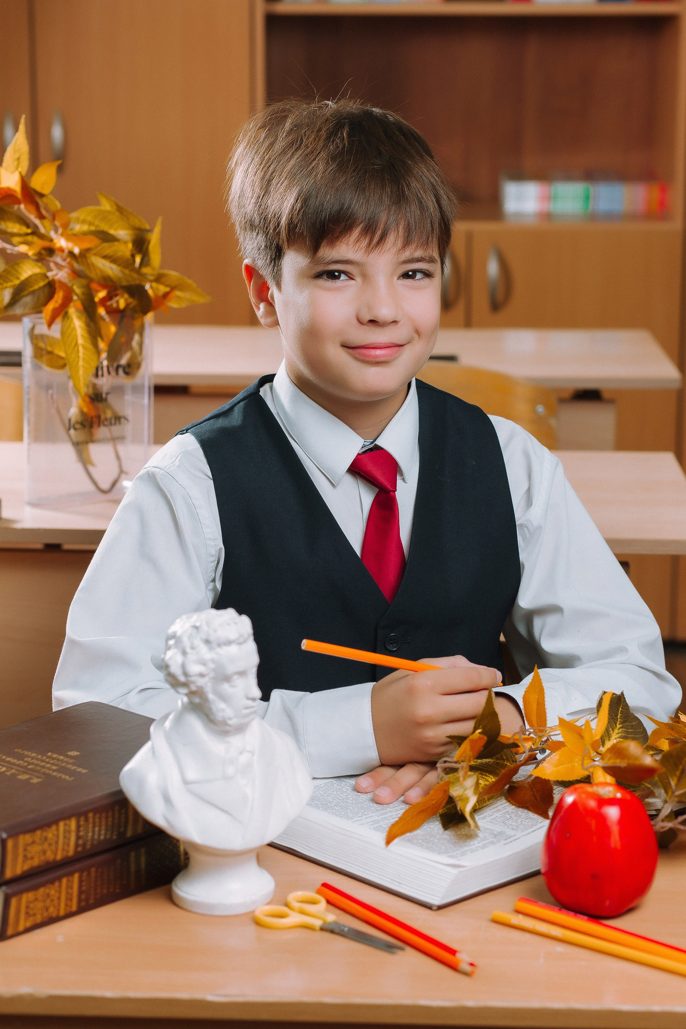 Портреты за партой в классе- Осень. Выпускные альбомы Натальи Бутко: Новороссийск, Анапа, Геленджик