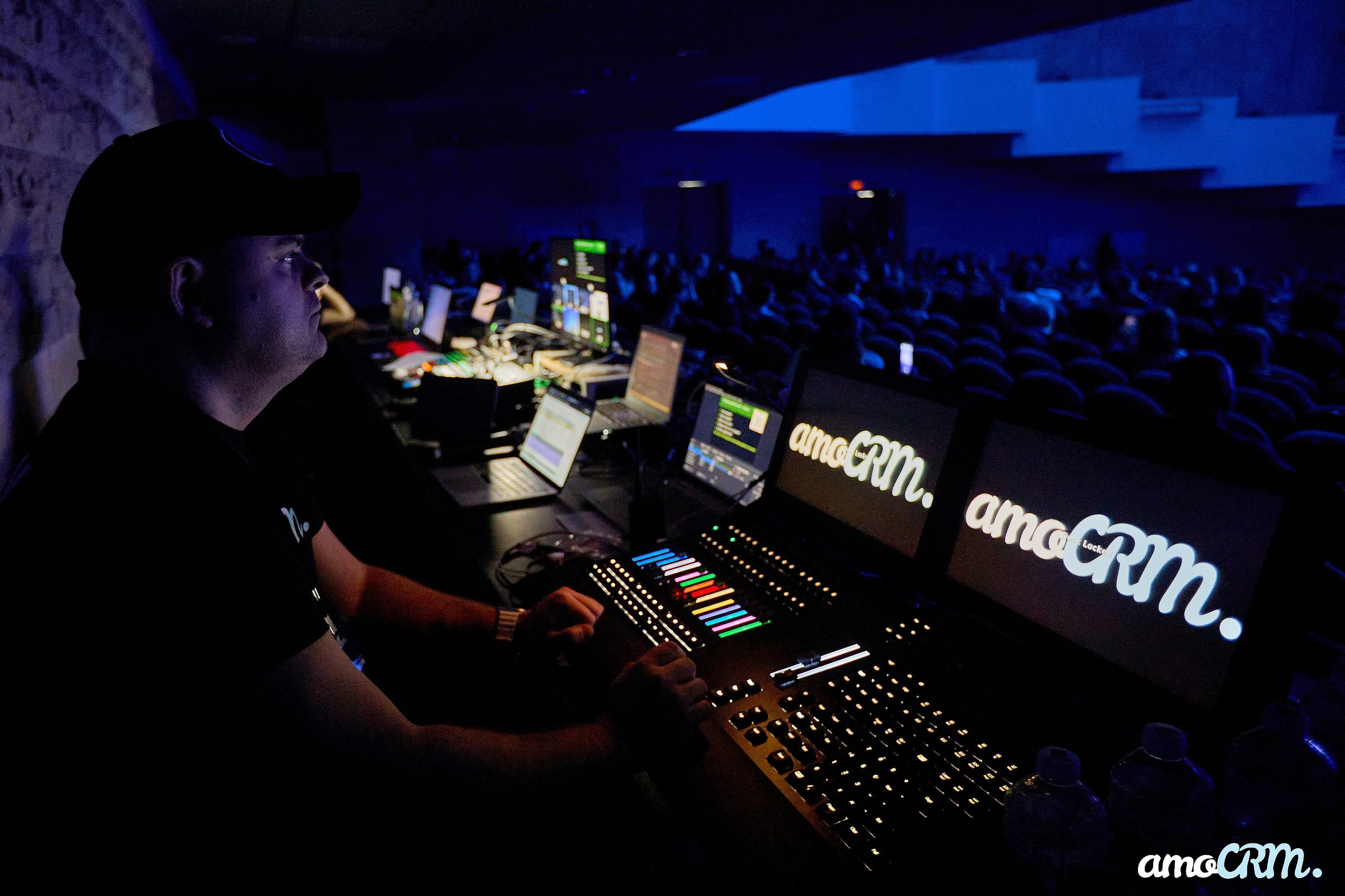 CRM Days от AmoCRM. Фотограф Валерий Сабрам