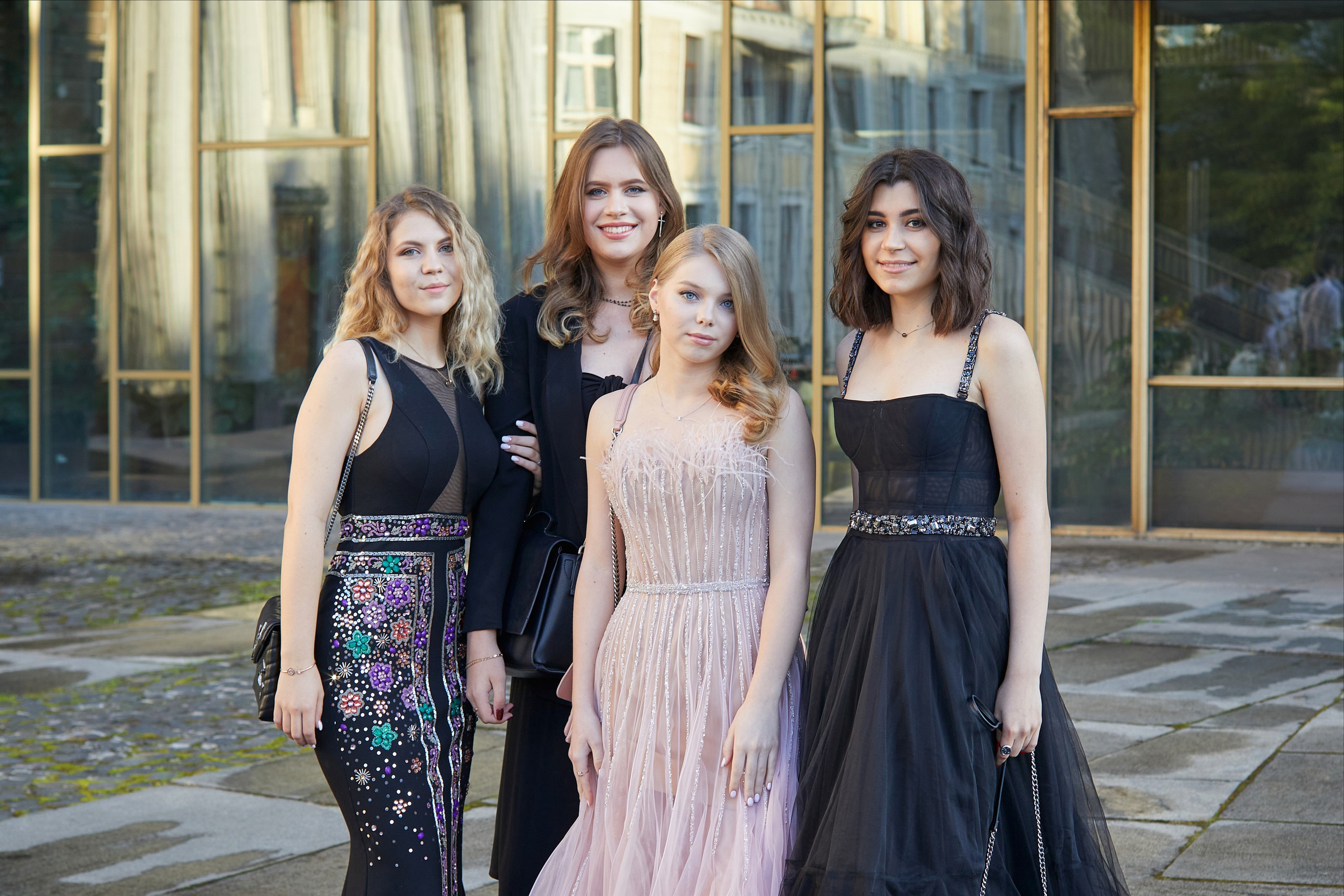 Выпускники Гимназии им Капцовых. Александр Осин — корпоративный и семейный фотограф в Москве