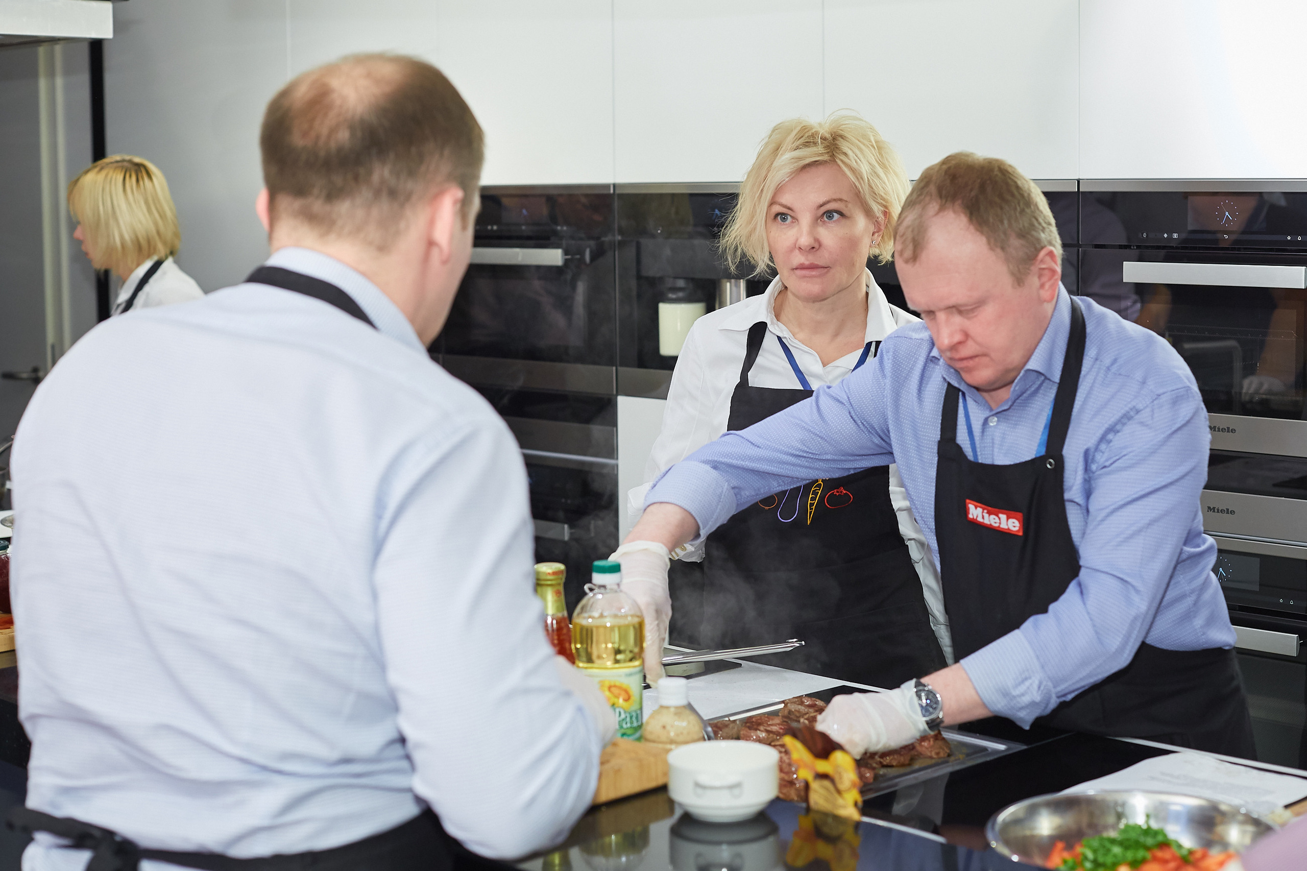 Готовим вместе с Miele. Александр Осин — корпоративный и семейный фотограф в Москве