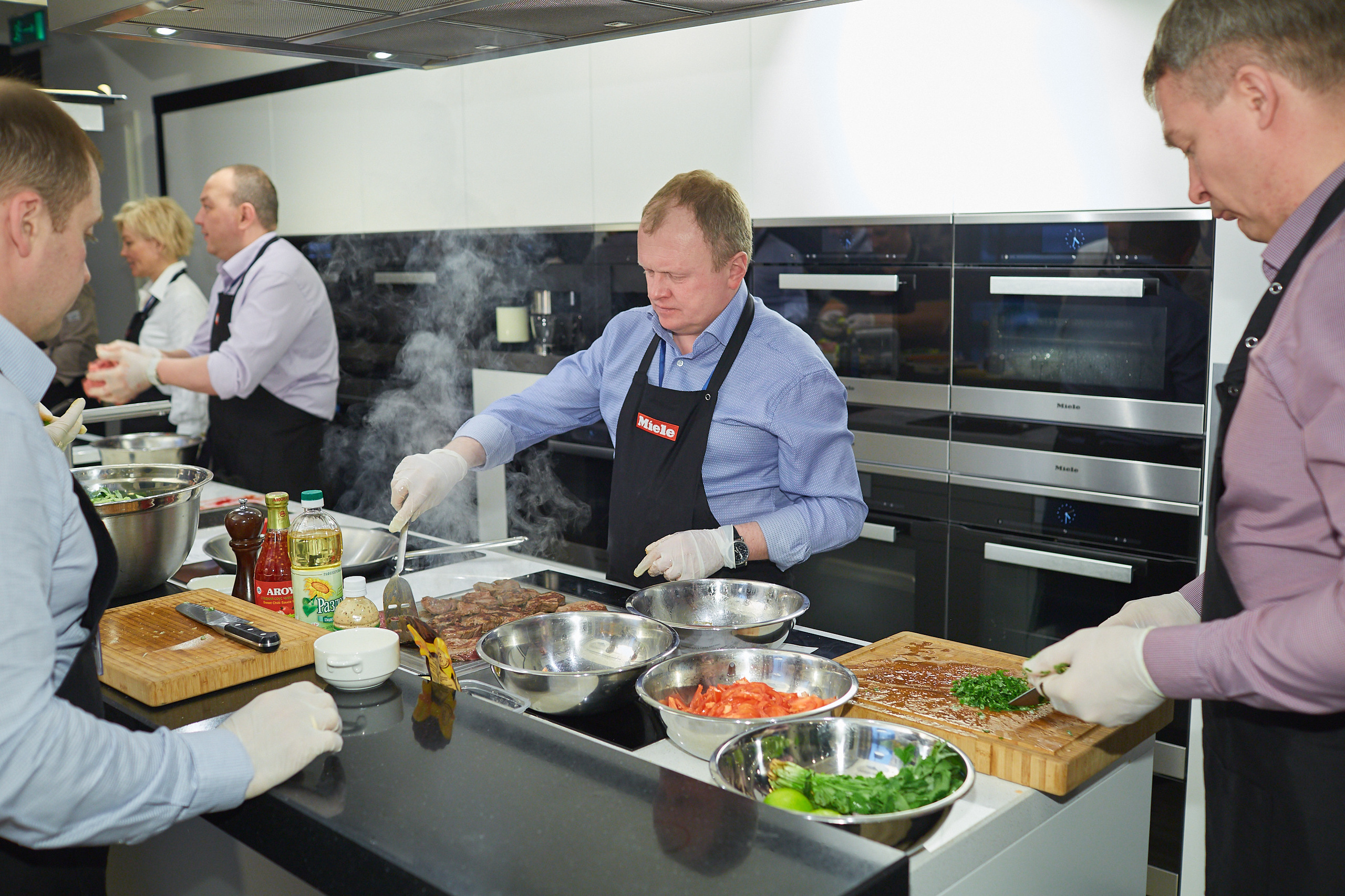 Готовим вместе с Miele. Александр Осин — корпоративный и семейный фотограф в Москве