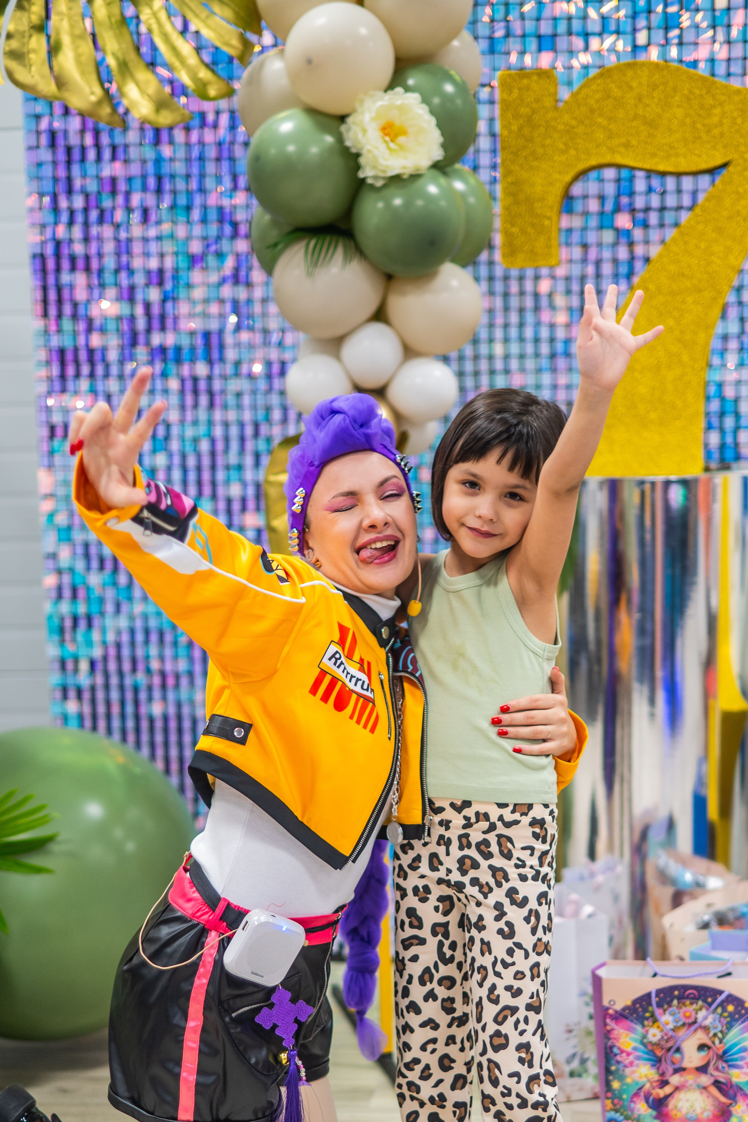 День Рождения Аленочки в Ниндзя Кидс в гости к ней пришла Супер Звезда Руми. Я Ольга Казанцева, фотографирую снимаю ваши киноистории и печатаю фото и цифровые портреты на холсте