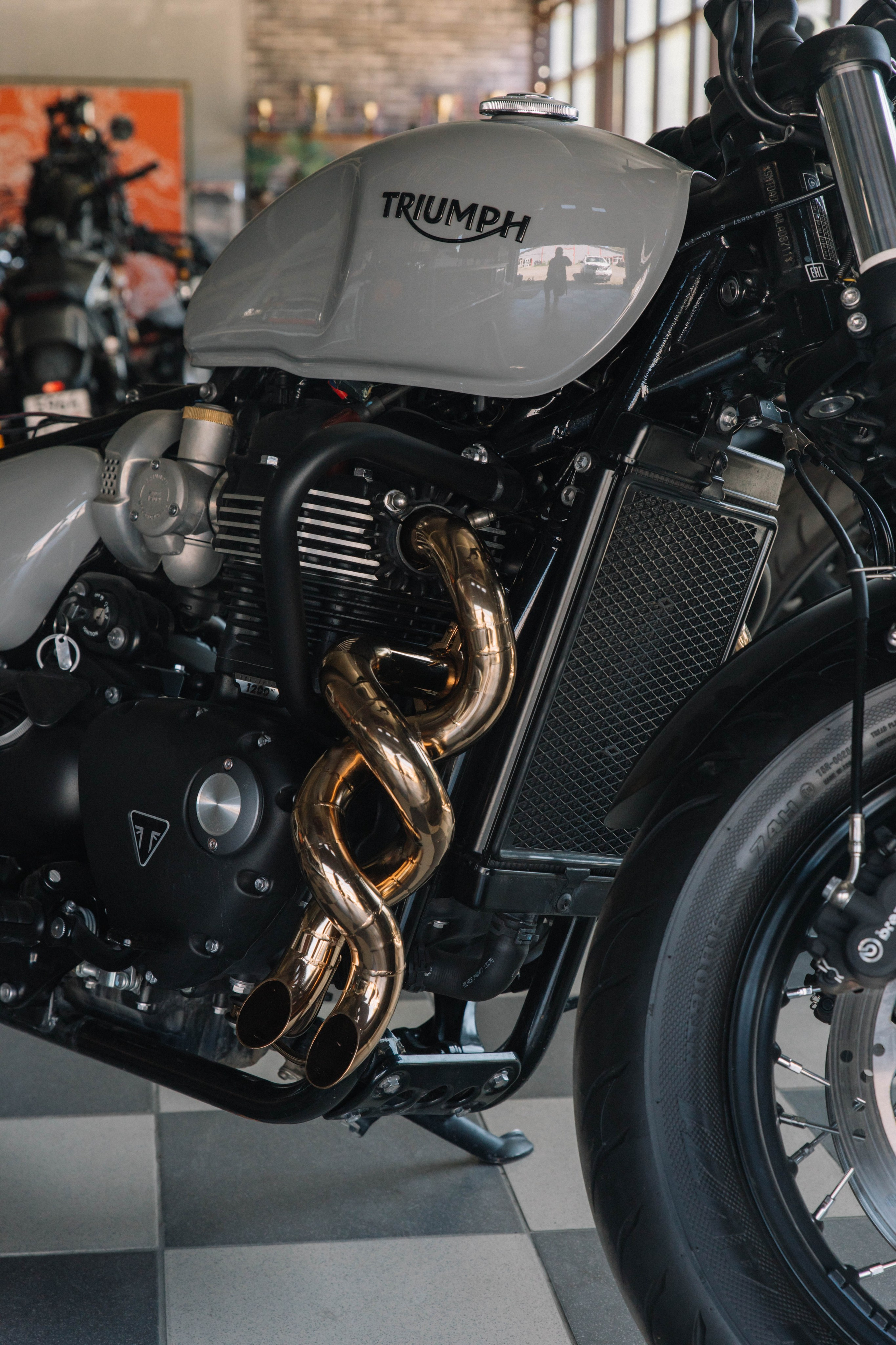 Triumph Bonnevilie Bobber. ......