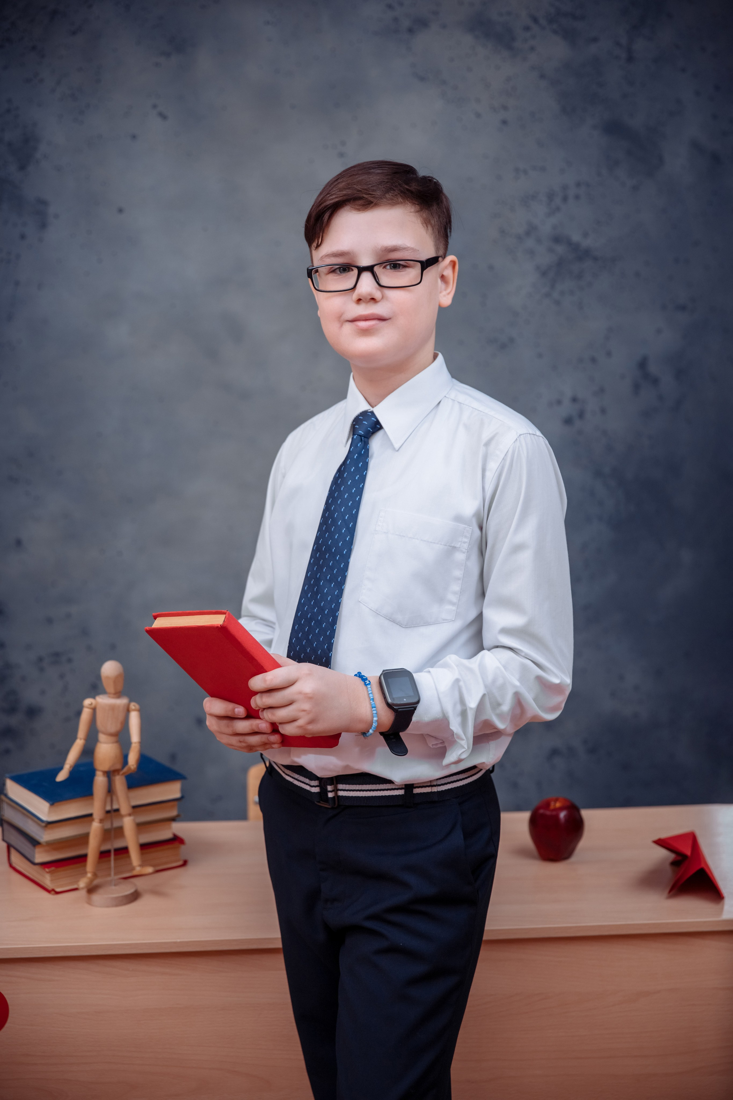 Начальные классы. Выпускные школьные фото­альбомы для школ и детских садов в Волгограде и Волжском