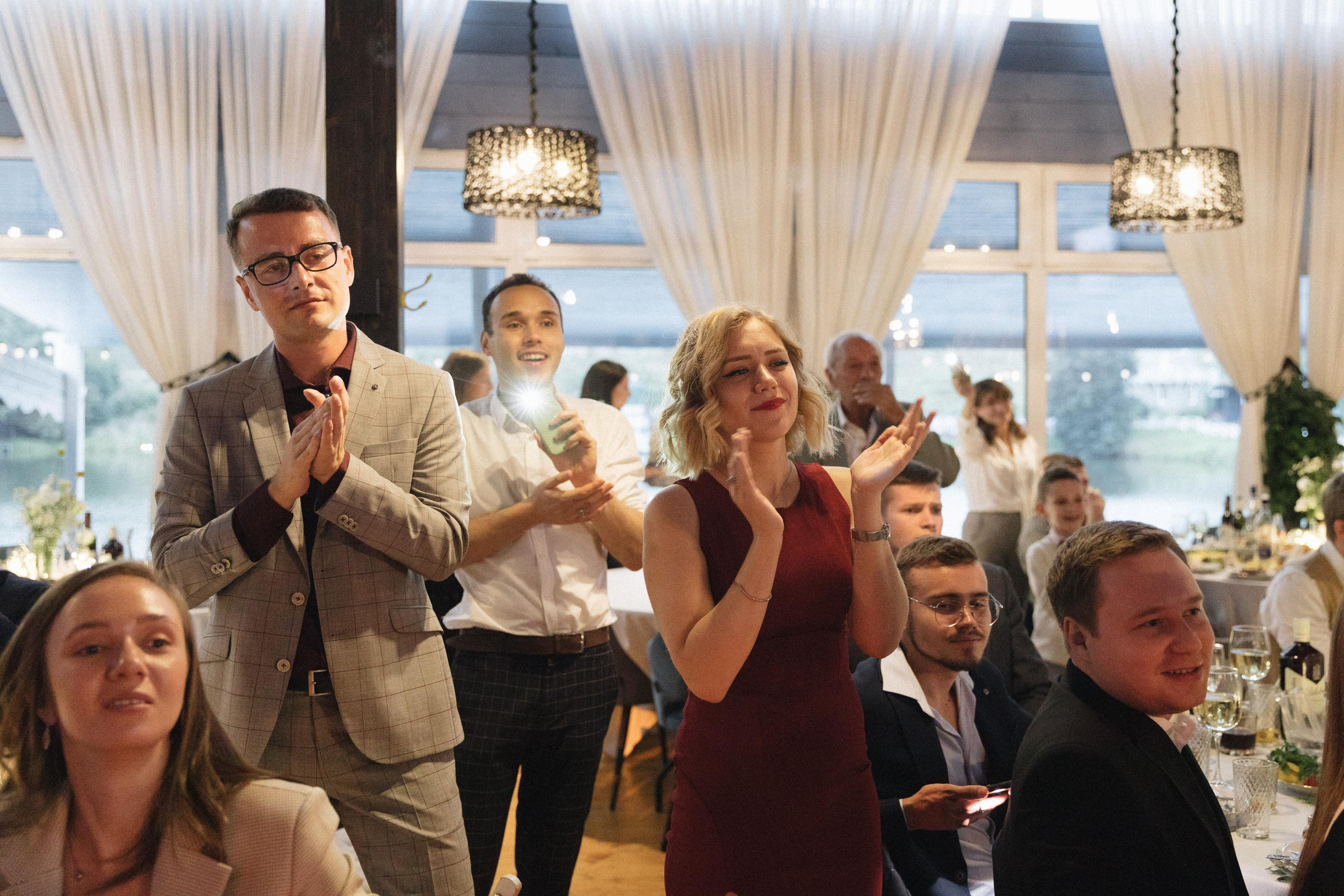 Касания и объятия прекрасное проявление любви. Свадебный фотограф в Москве Кристина Засухина