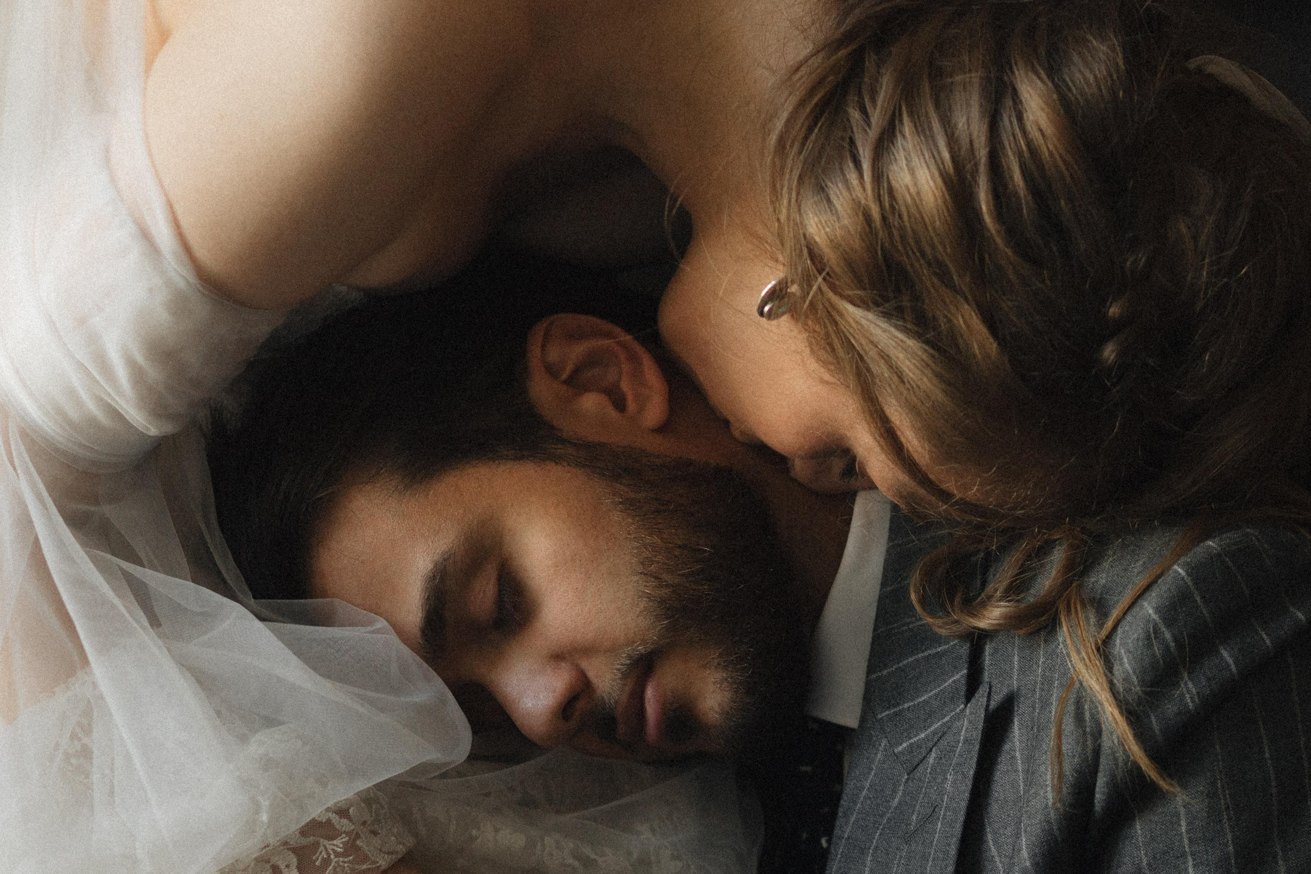 Касания и объятия прекрасное проявление любви. Свадебный фотограф в Москве Кристина Засухина