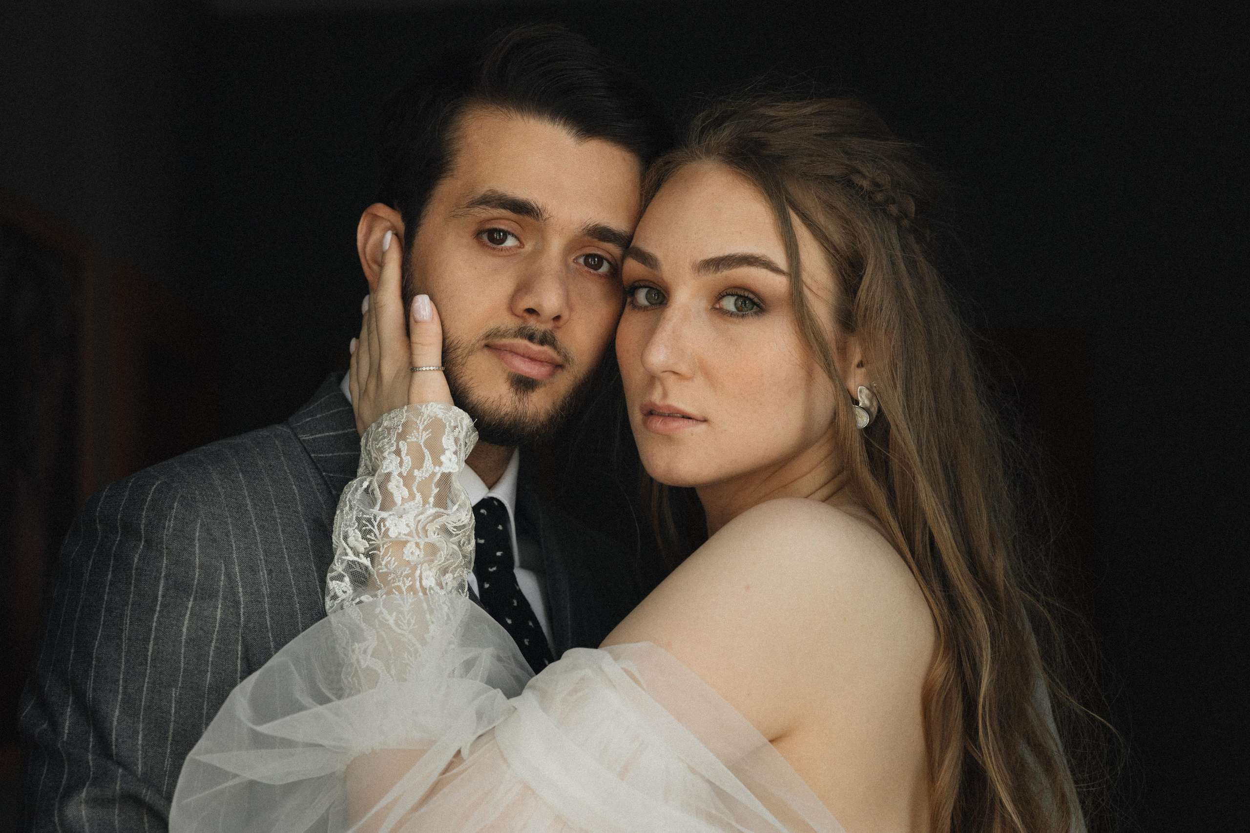 Касания и объятия прекрасное проявление любви. Свадебный фотограф в Москве Кристина Засухина