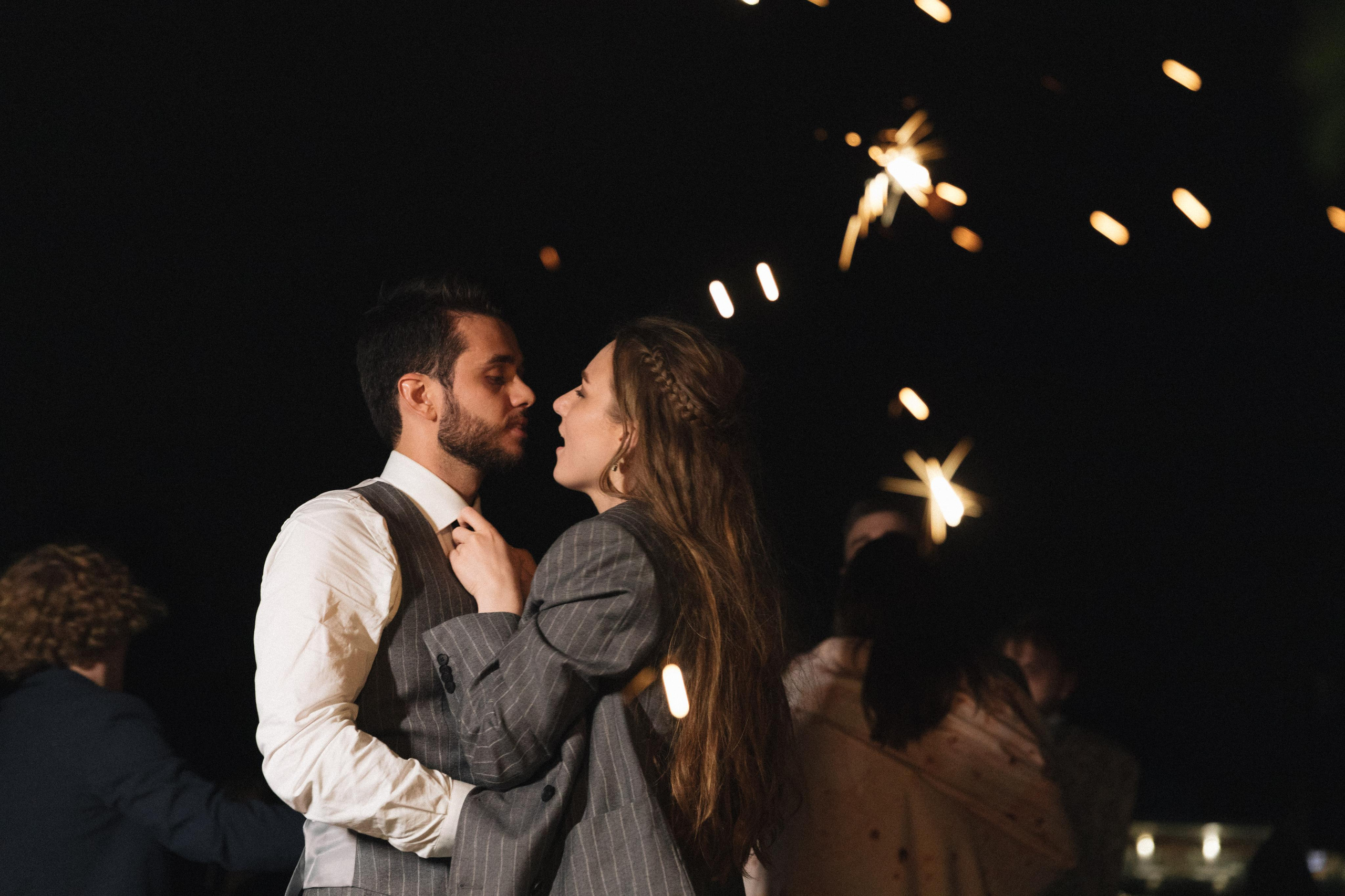 Касания и объятия прекрасное проявление любви. Свадебный фотограф в Москве Кристина Засухина