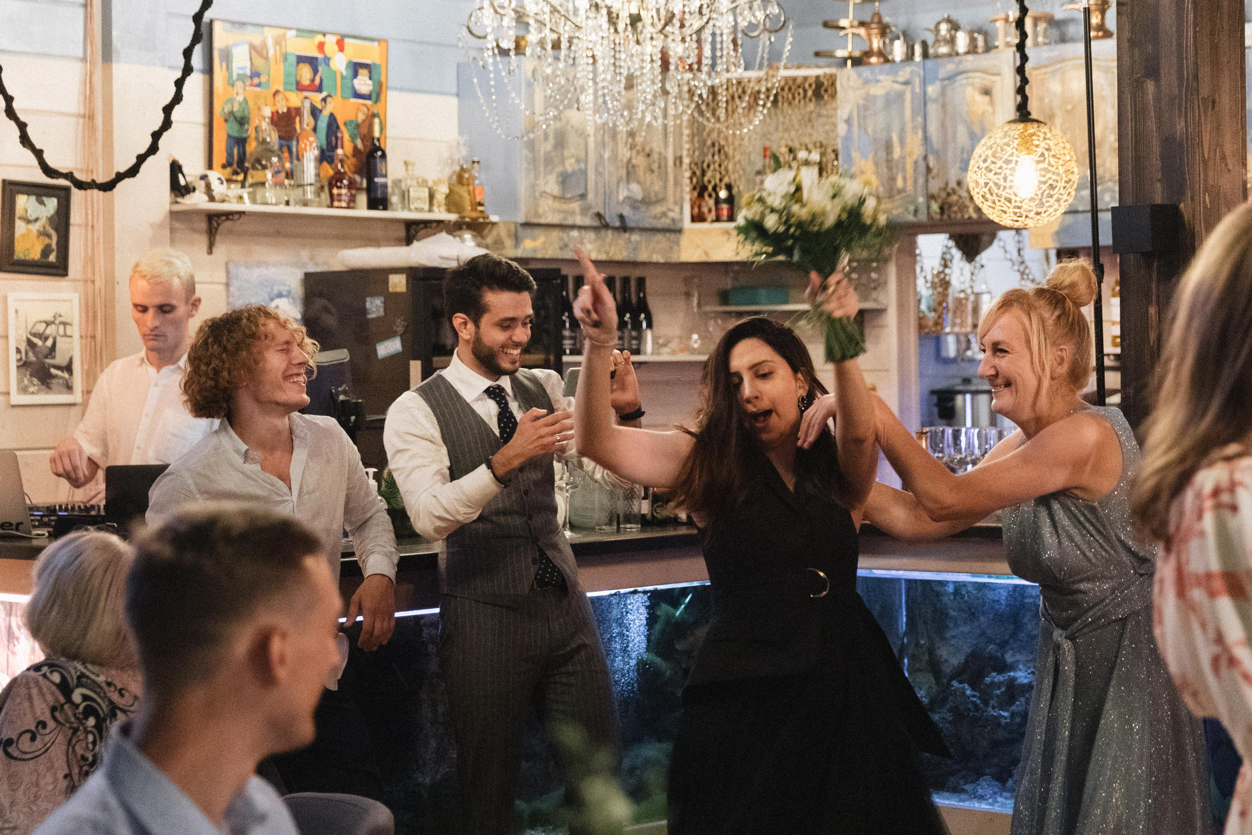 Касания и объятия прекрасное проявление любви. Свадебный фотограф в Москве Кристина Засухина