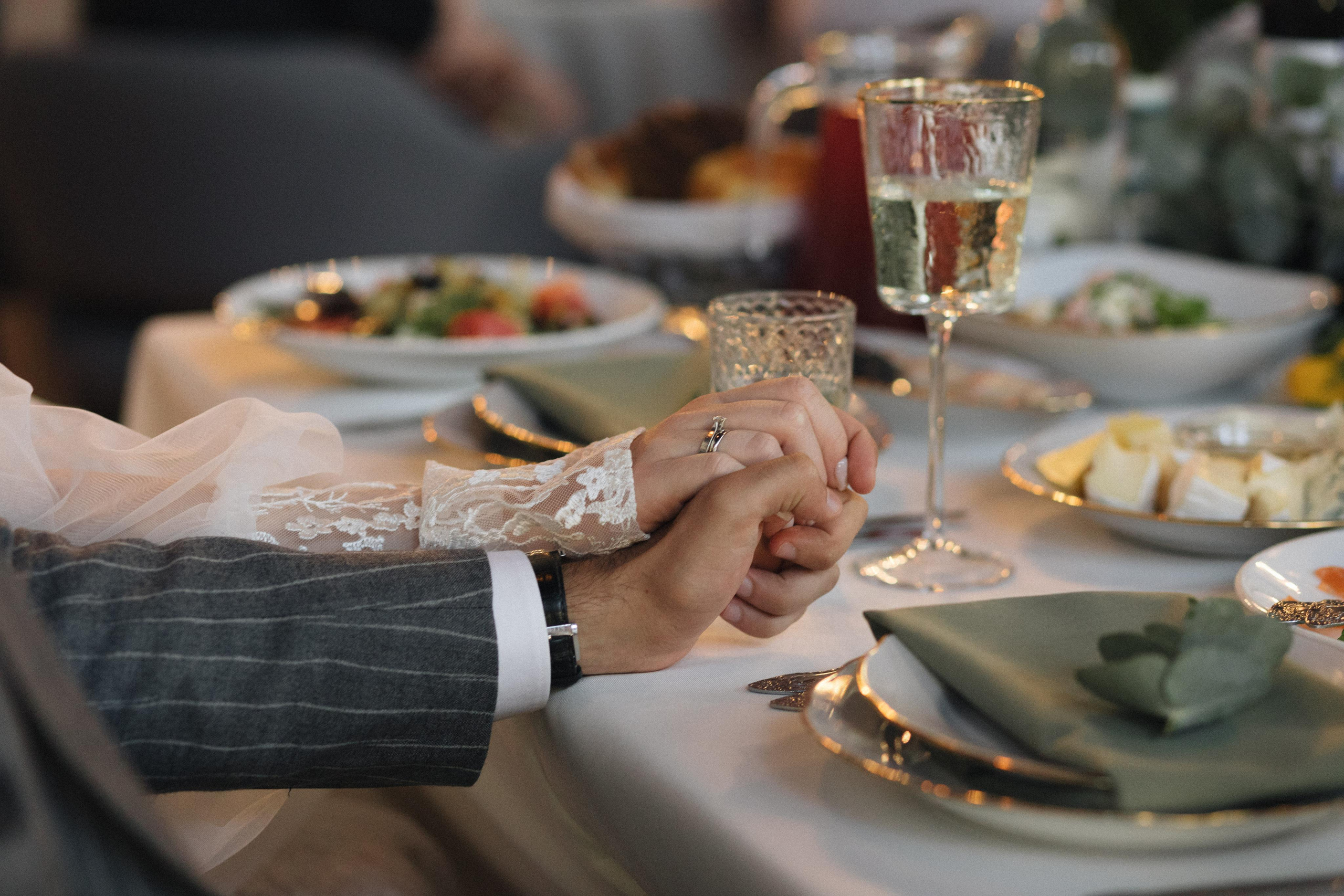 Касания и объятия прекрасное проявление любви. Свадебный фотограф в Москве Кристина Засухина