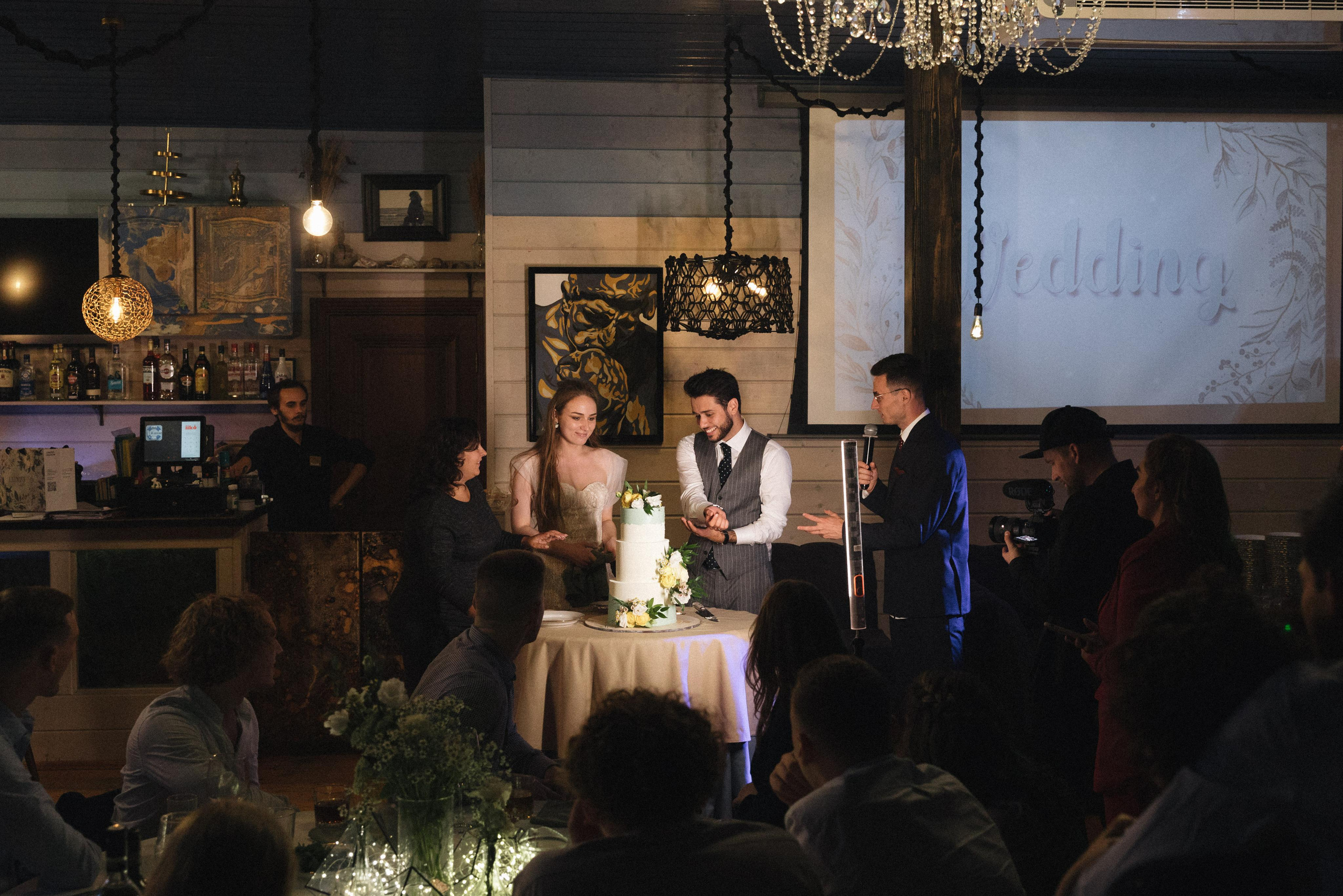 Касания и объятия прекрасное проявление любви. Свадебный фотограф в Москве Кристина Засухина