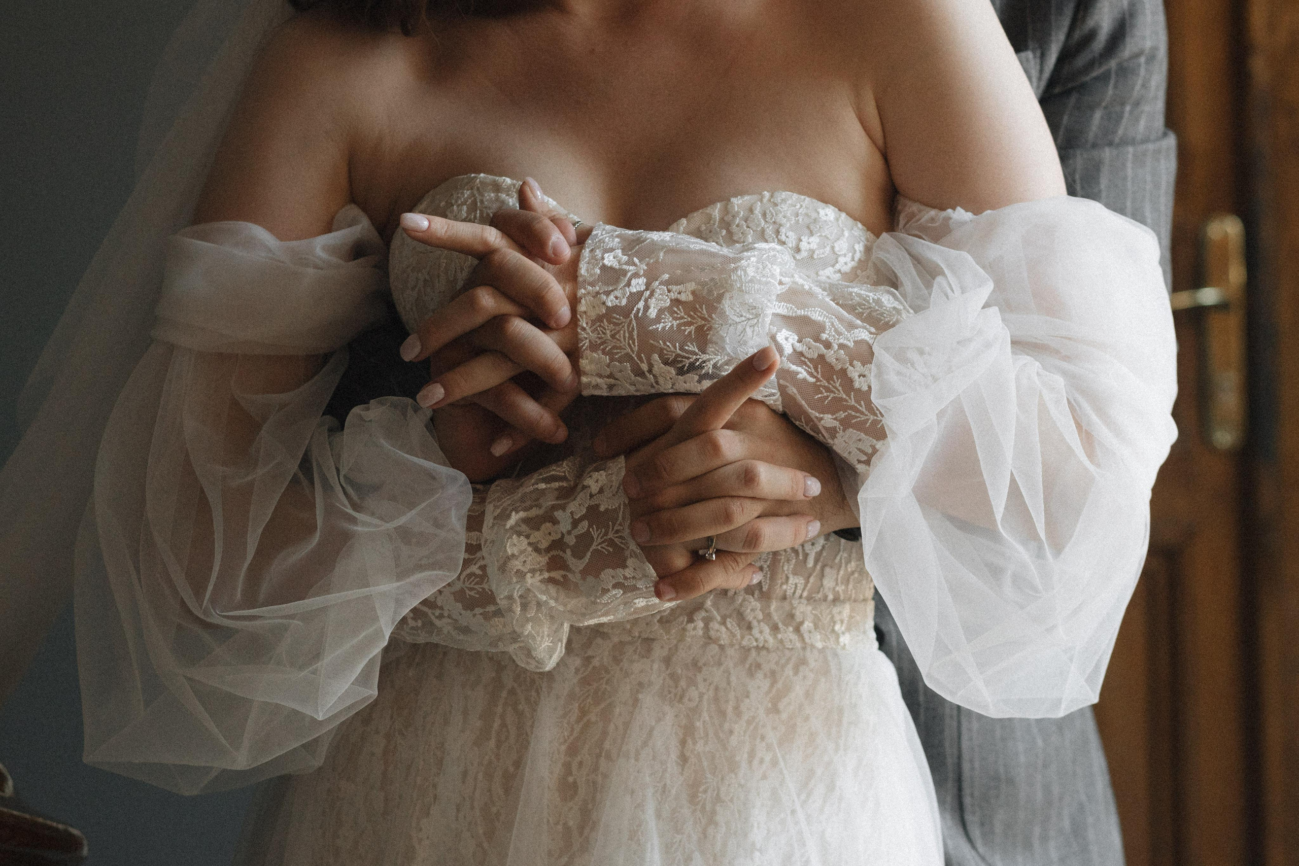 Касания и объятия прекрасное проявление любви. Свадебный фотограф в Москве Кристина Засухина