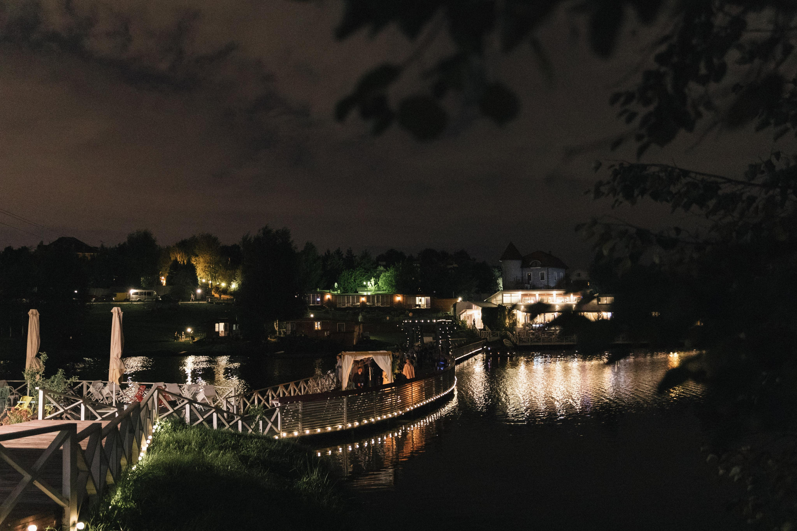 Касания и объятия прекрасное проявление любви. Свадебный фотограф в Москве Кристина Засухина