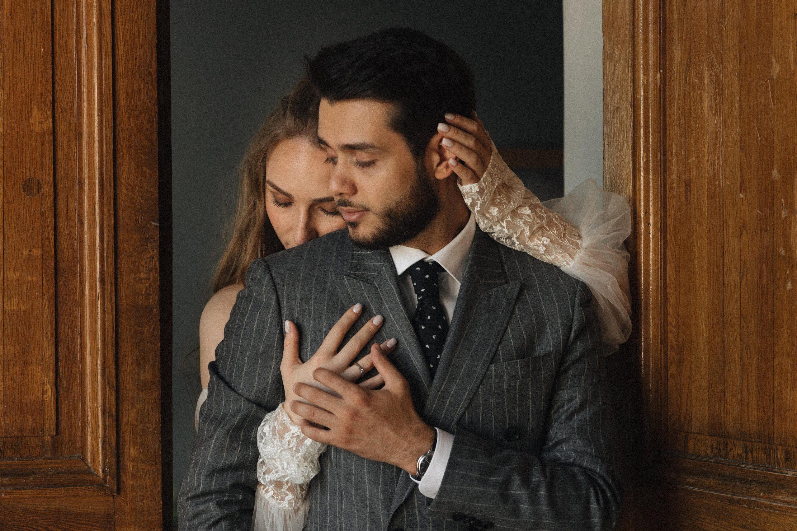 Касания и объятия прекрасное проявление любви. Свадебный фотограф в Москве Кристина Засухина