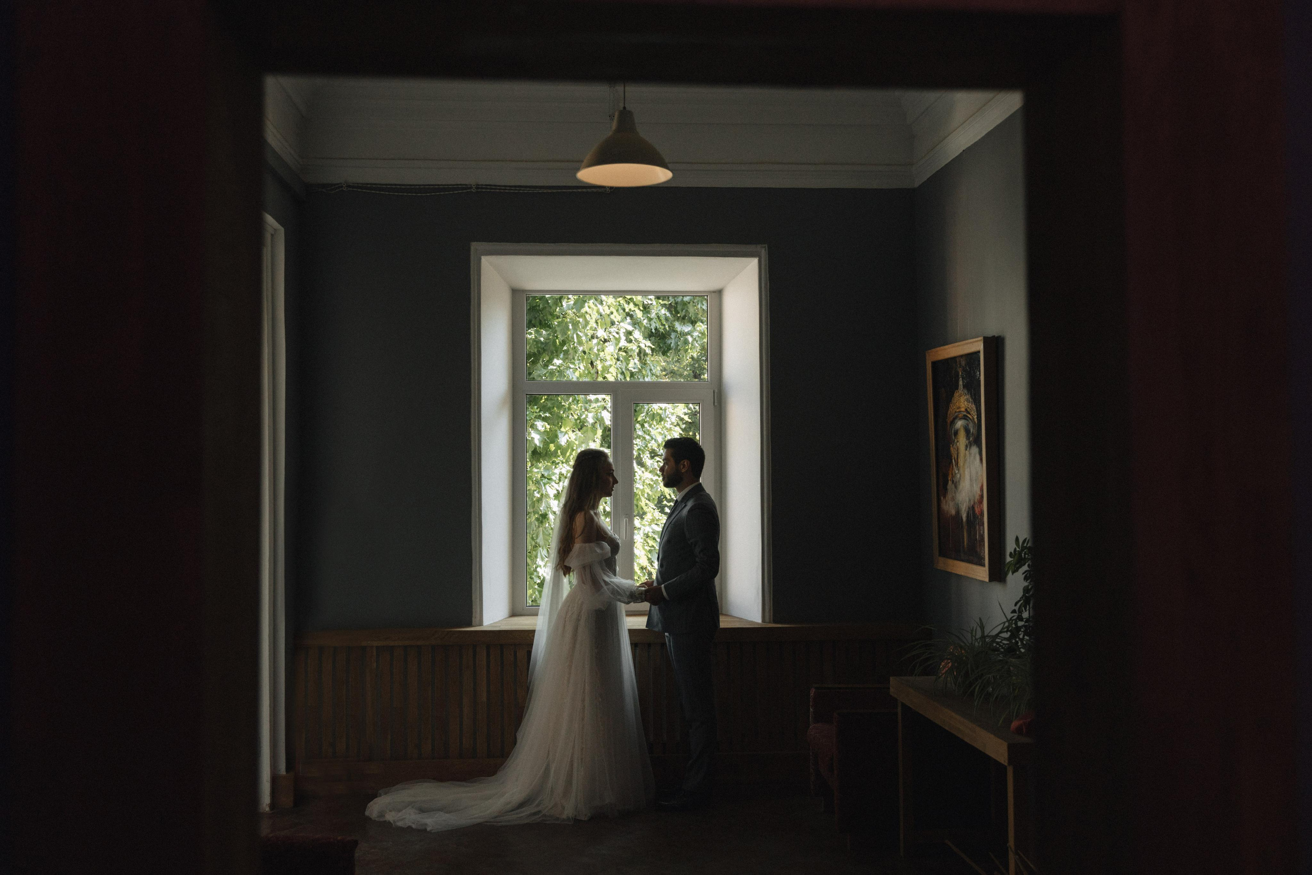 Касания и объятия прекрасное проявление любви. Свадебный фотограф в Москве Кристина Засухина