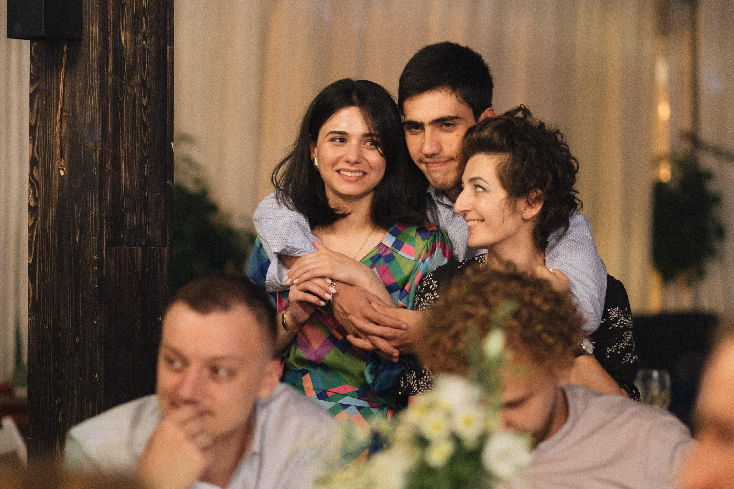 Касания и объятия прекрасное проявление любви. Свадебный фотограф в Москве Кристина Засухина