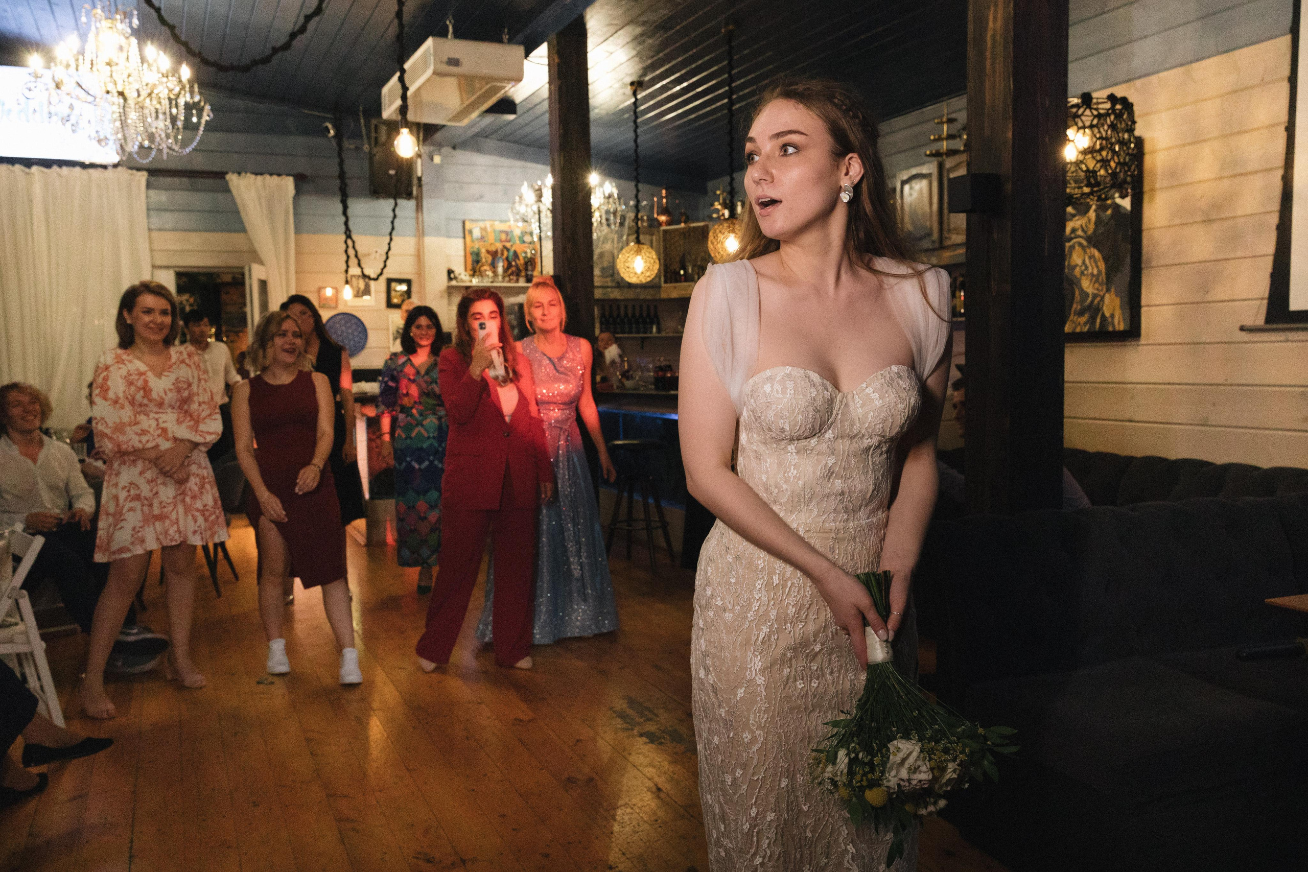 Касания и объятия прекрасное проявление любви. Свадебный фотограф в Москве Кристина Засухина