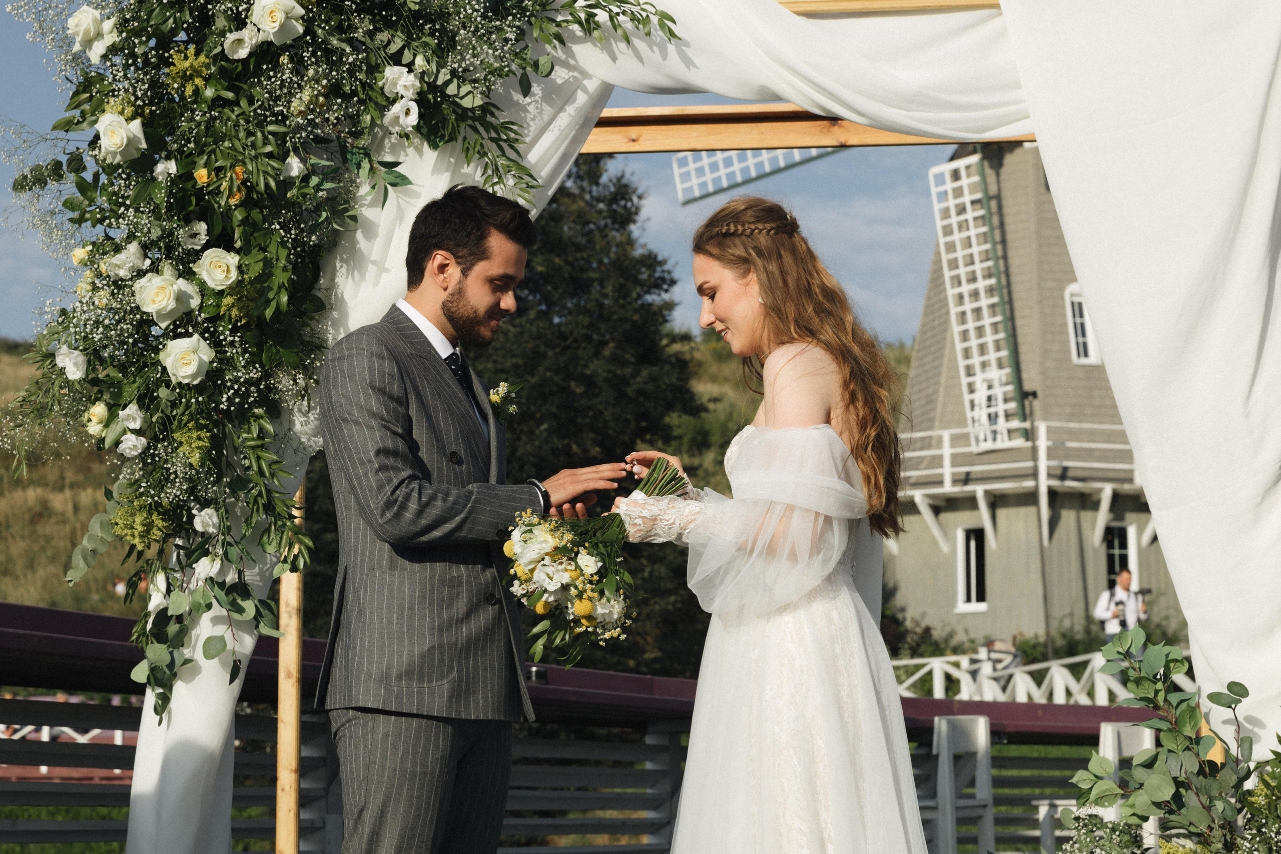 Касания и объятия прекрасное проявление любви. Свадебный фотограф в Москве Кристина Засухина