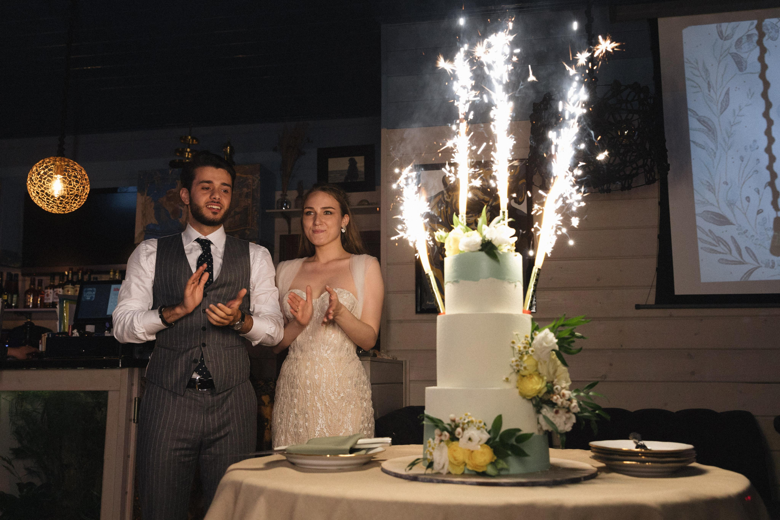 Касания и объятия прекрасное проявление любви. Свадебный фотограф в Москве Кристина Засухина